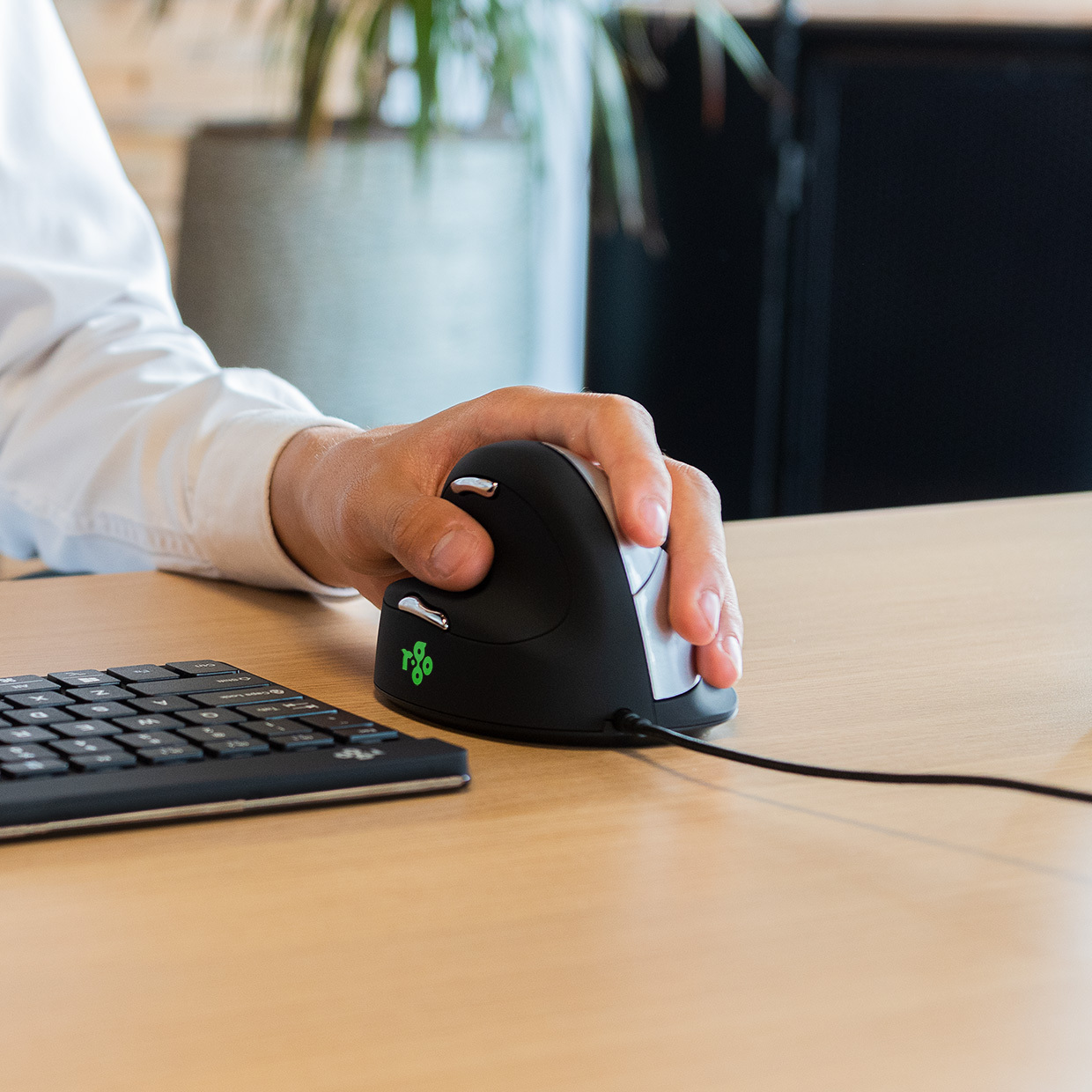 R-Go HE Break -ergonominen hiiri, USB, M-koko, vasemmalle kädelle