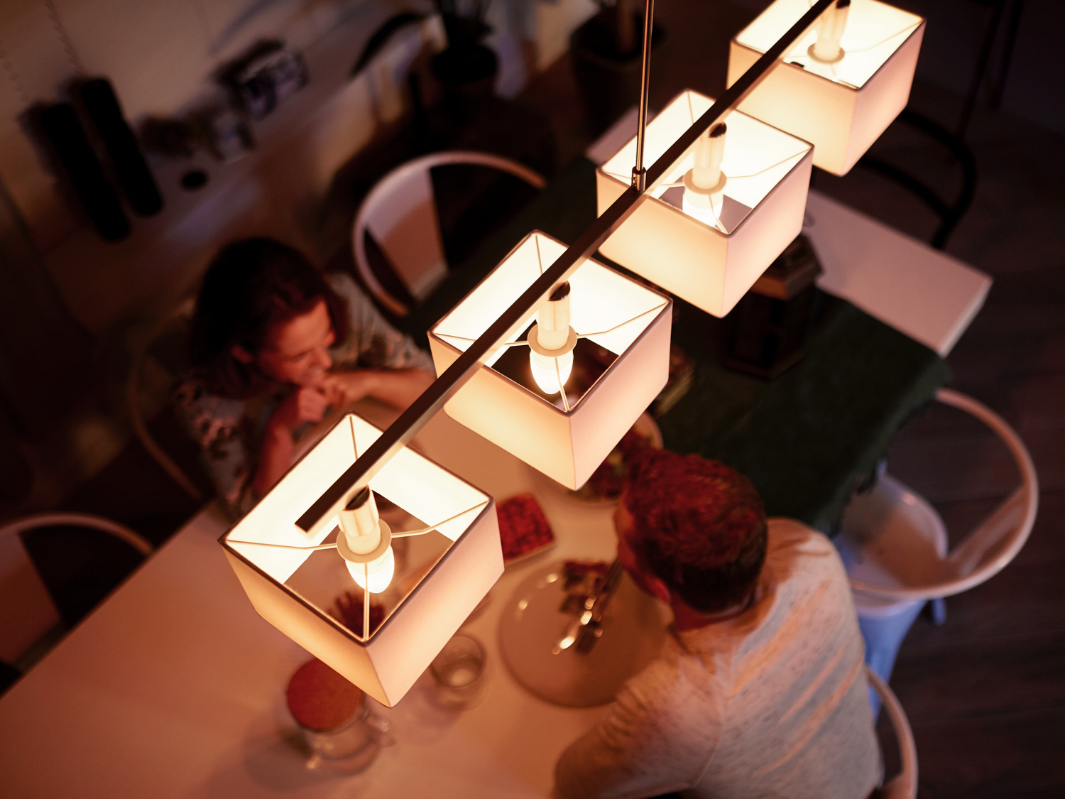 Philips Hue White and Color Ambiance -LED-älylamppu, E14, 470 lm