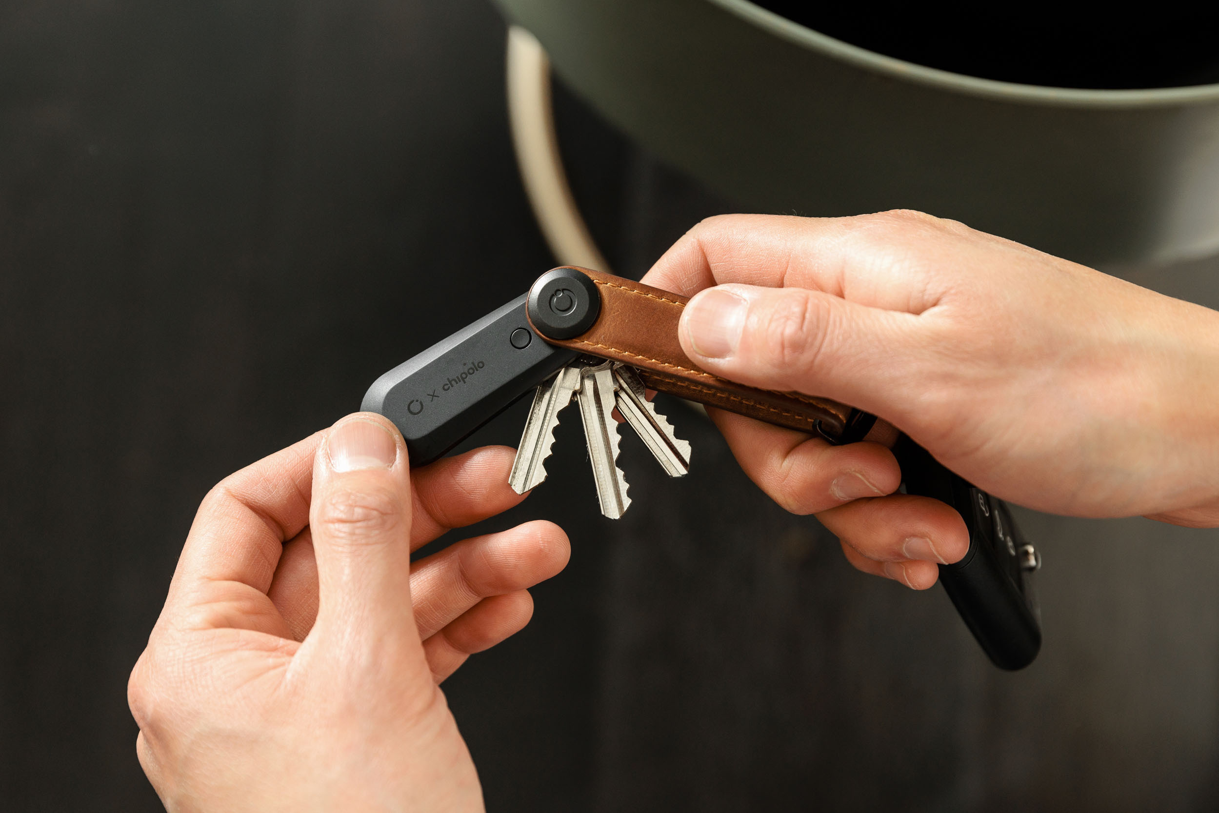 Orbitkey x Chipolo Tracker v2 -paikannuslaite, musta