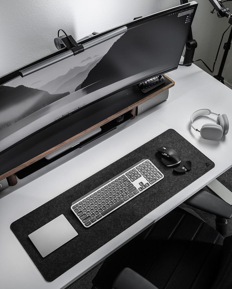 Deltahub Minimalistic Desk Pad -hiirimatto, 30 x 90 cm, tummanharmaa