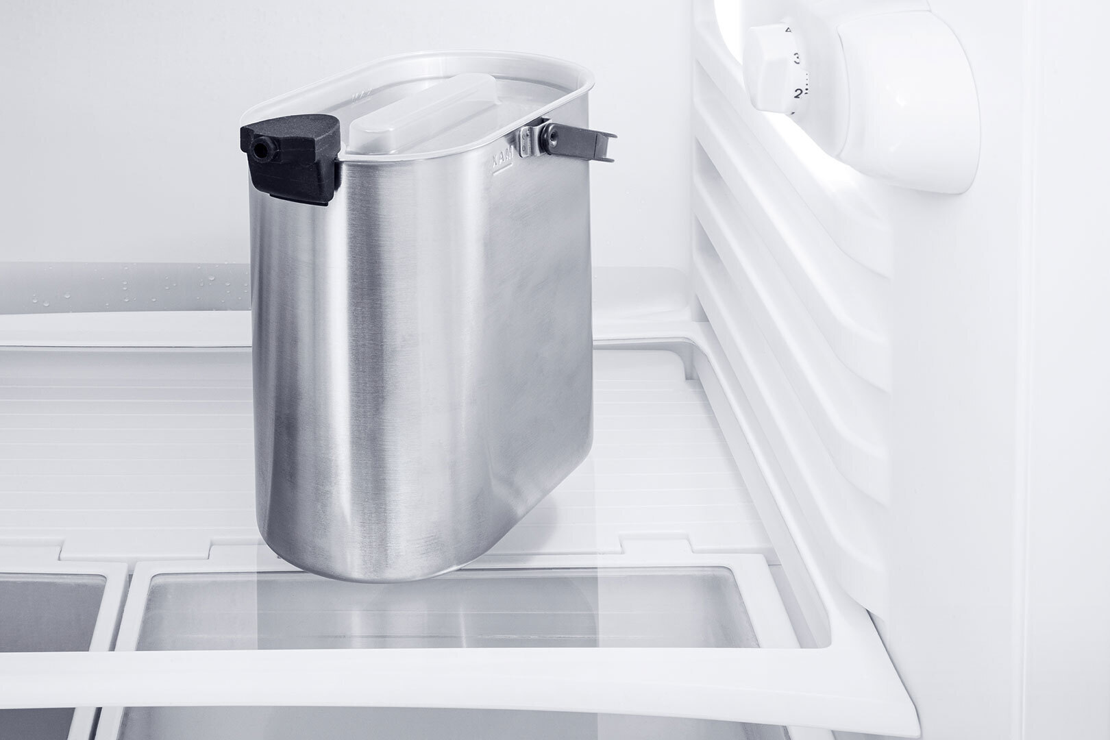 Jura Cool Control EA -maidonjäähdytin, 2,5 l, musta