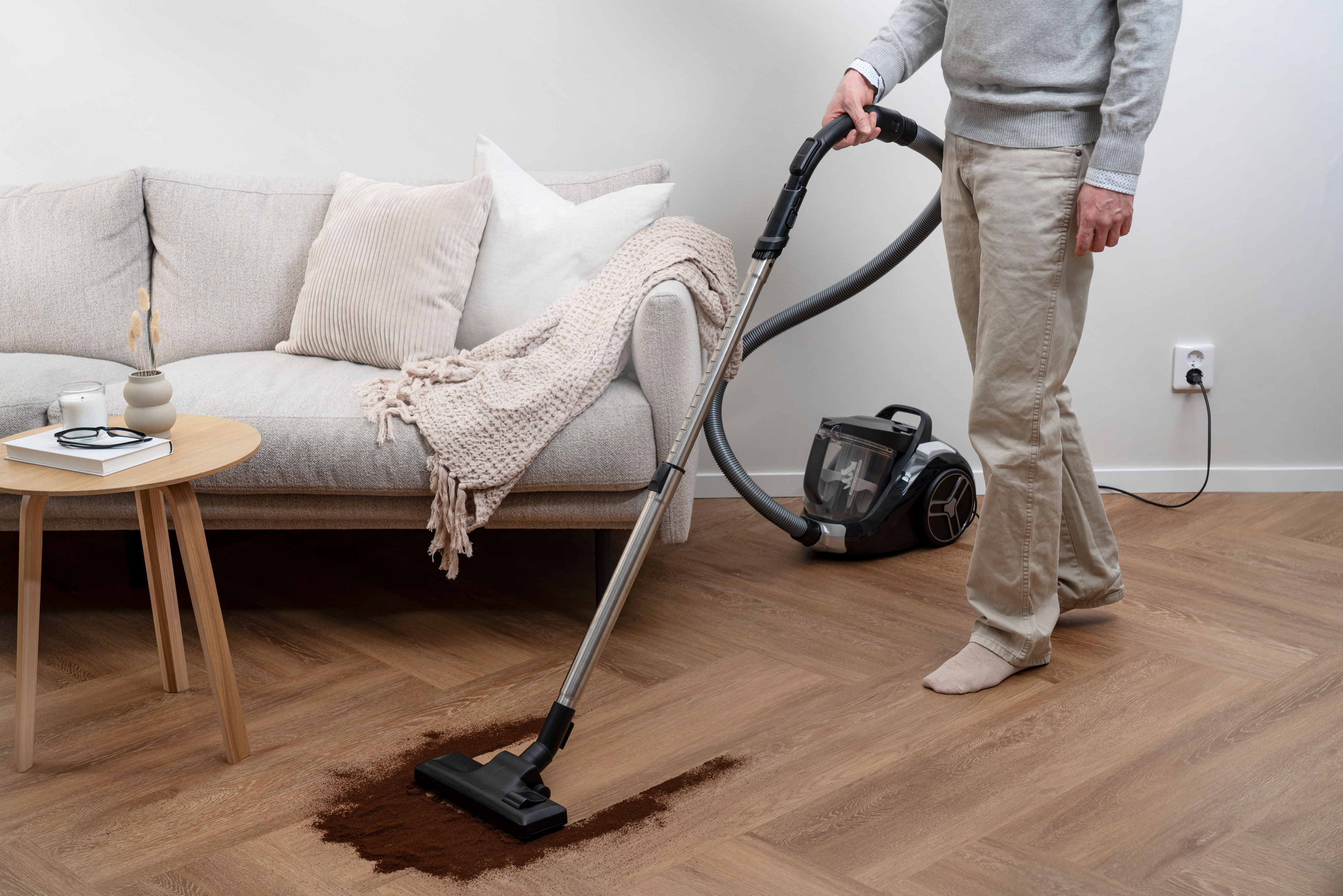 OBH Nordica Compact Power XXL Bagless -pölypussiton pölynimuri, musta