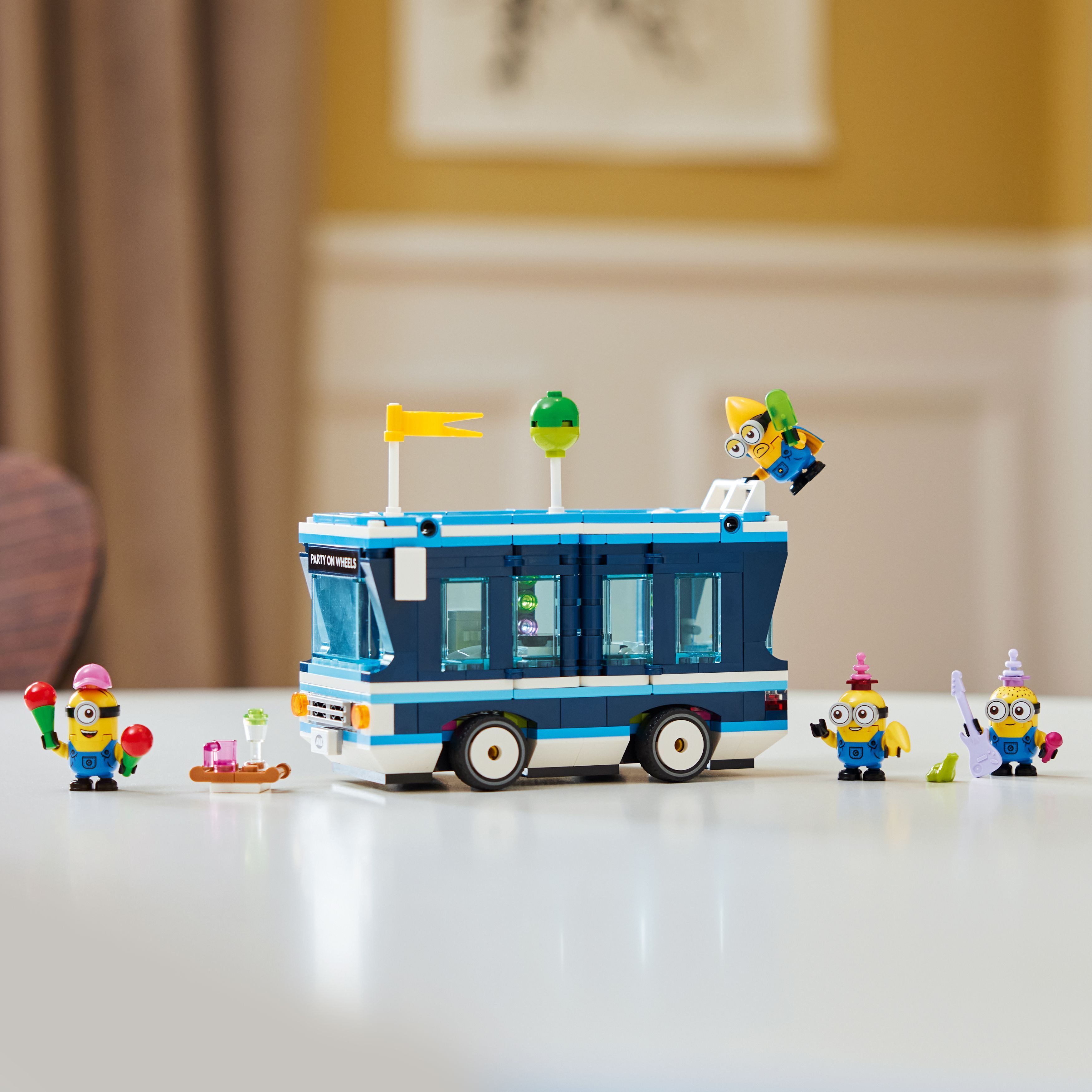 LEGO Minions 75581 - Kätyrien musajuhlabussi