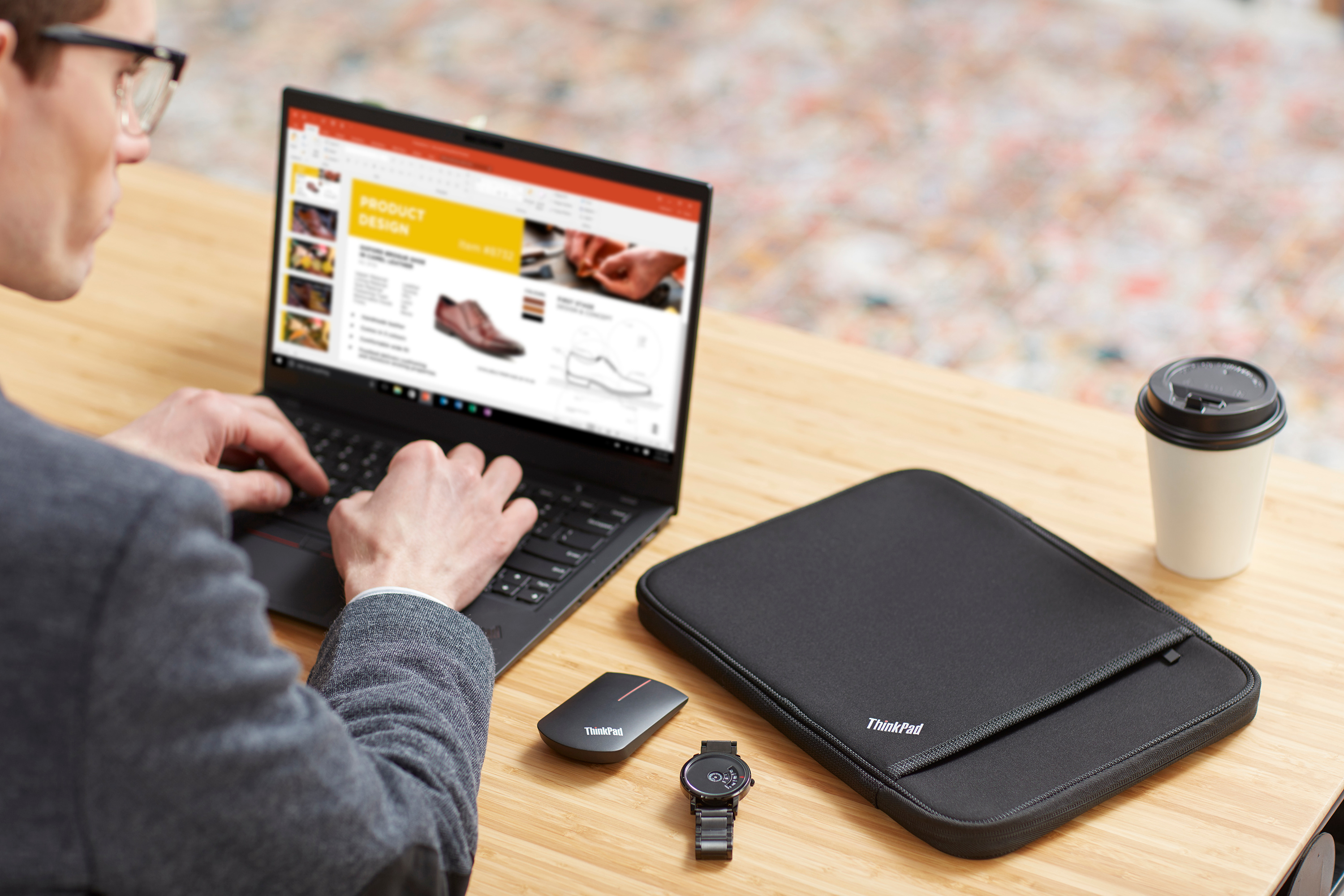 Lenovo ThinkPad 15" Sleeve -suojatasku, musta