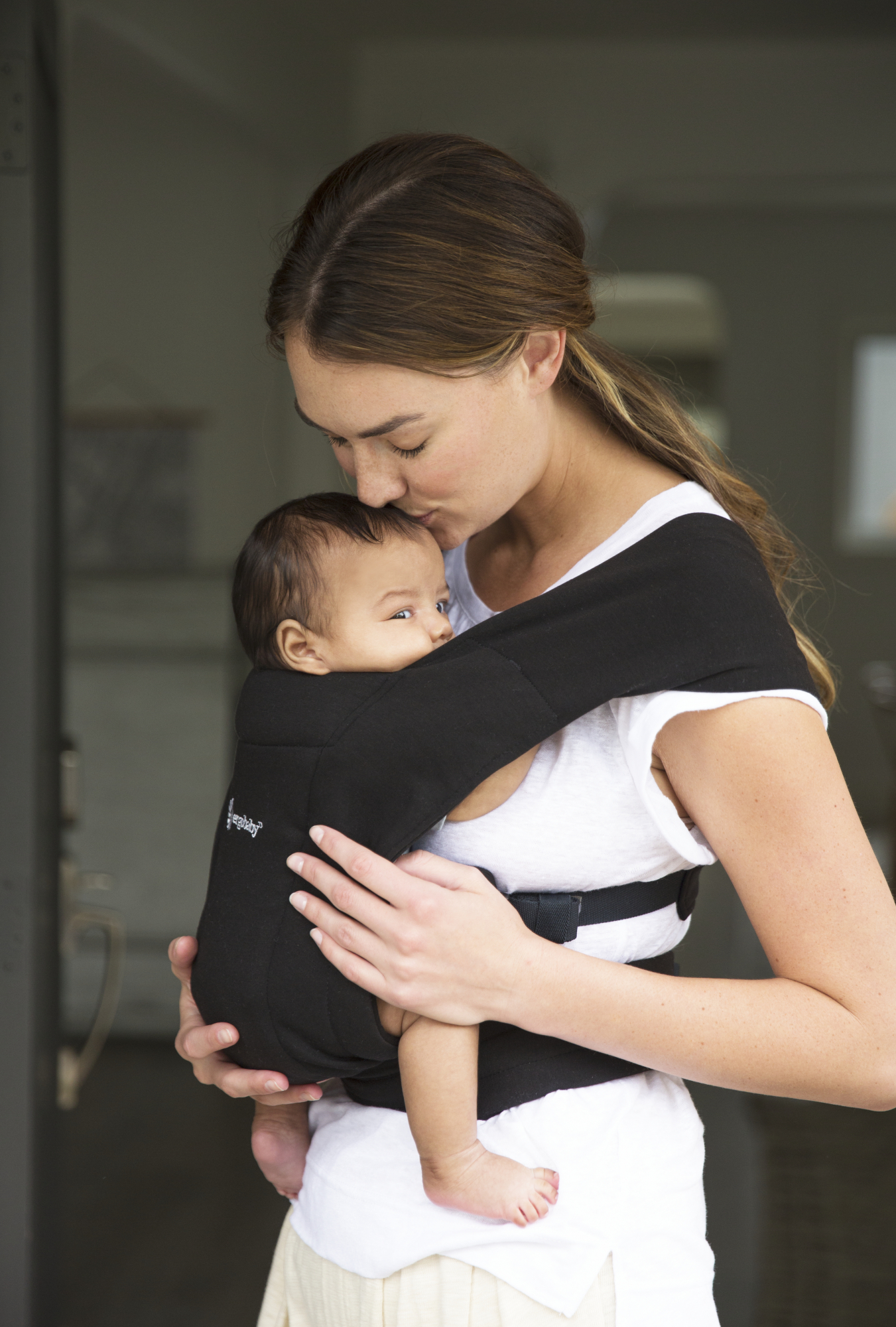 Ergobaby Embrace -kantoreppu, Pure Black