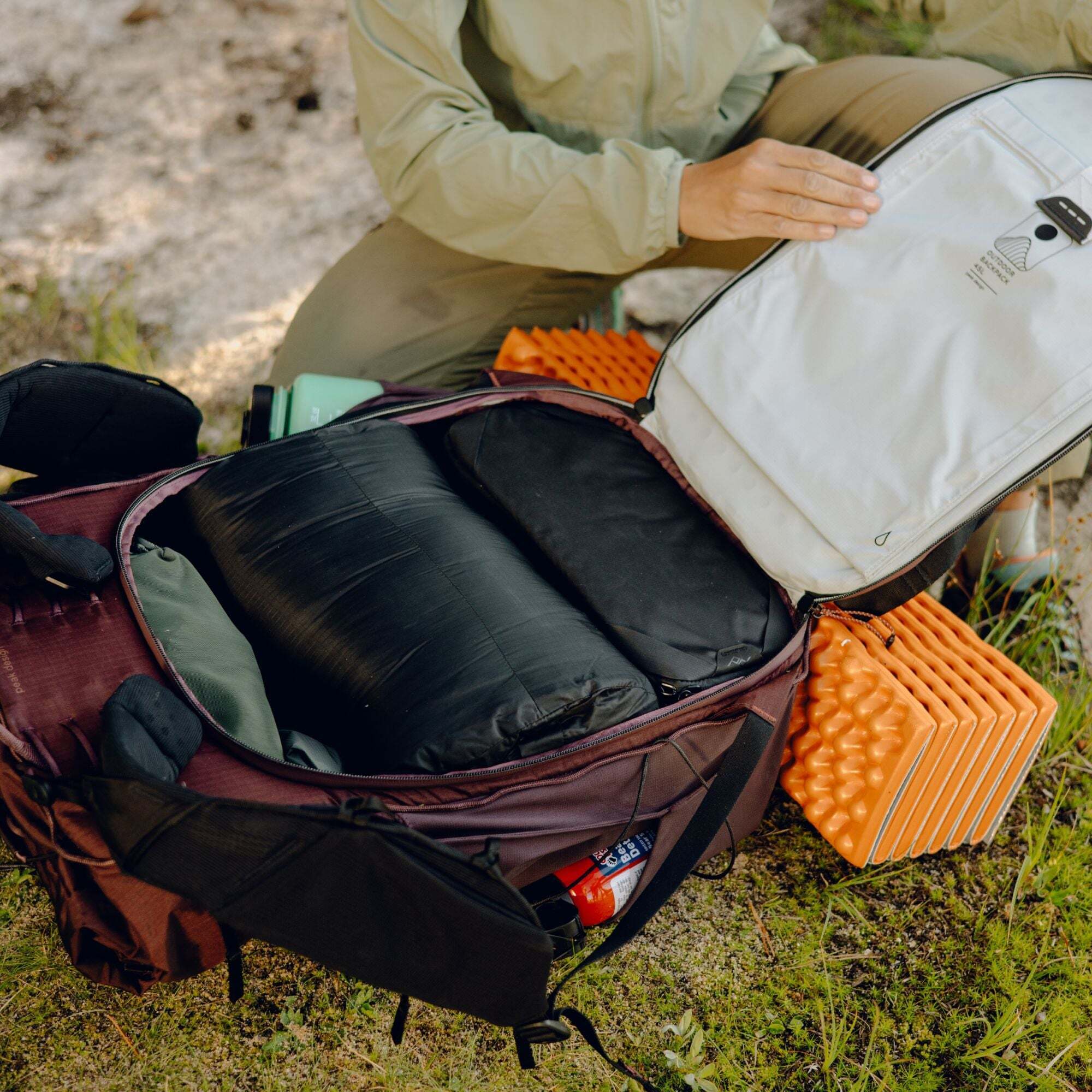 Peak Design Outdoor Backpack 45L -reppu, punainen kuunpimennys