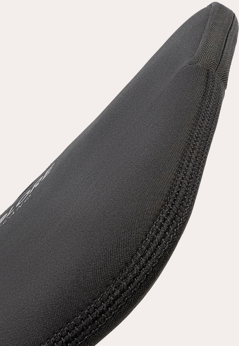Tucano Colore Second Skin 12"/13" -suojatasku, musta