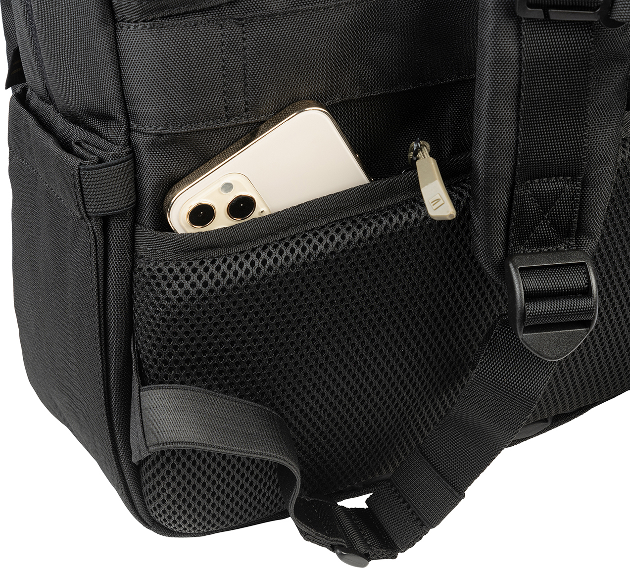 Tucano Bizip AGS -tietokonereppu 17" kannettavalle tietokoneelle, musta