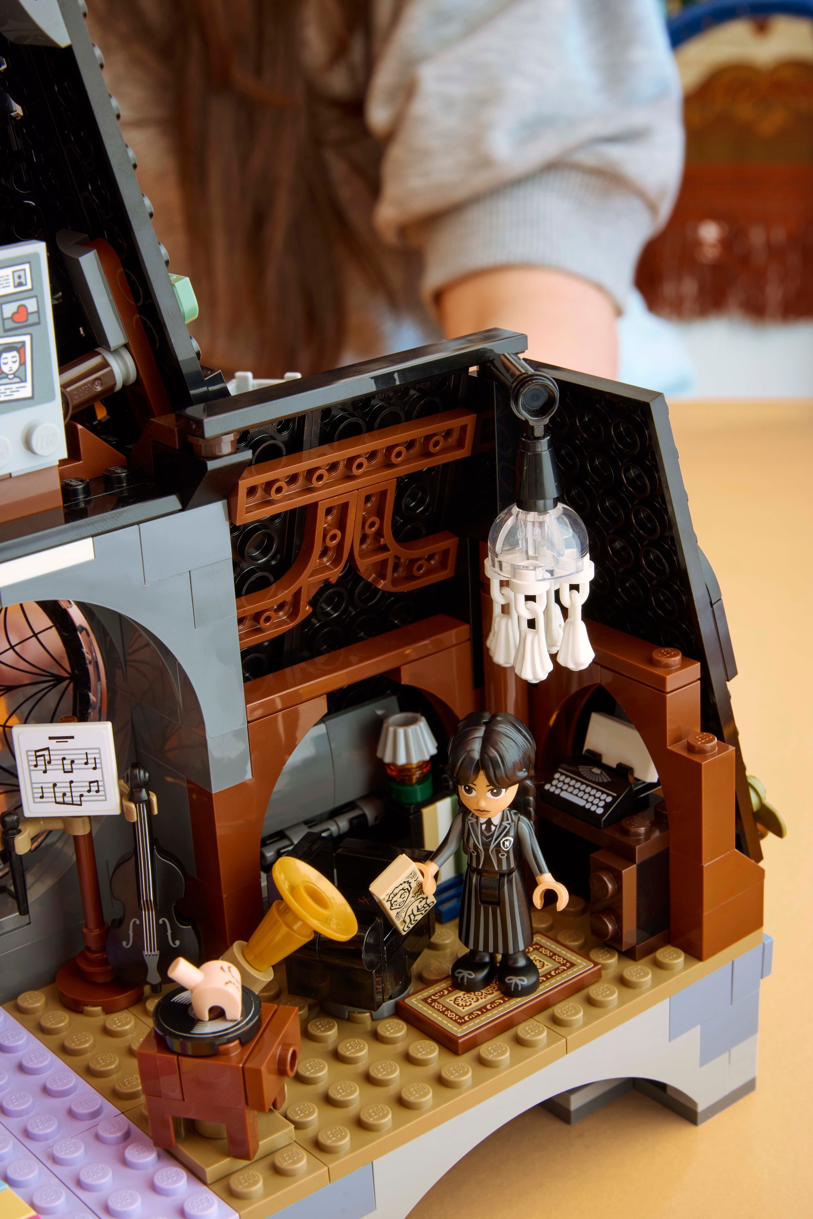 LEGO Wednesday 76781 – Wednesdayn ja Enidin asuntolahuone