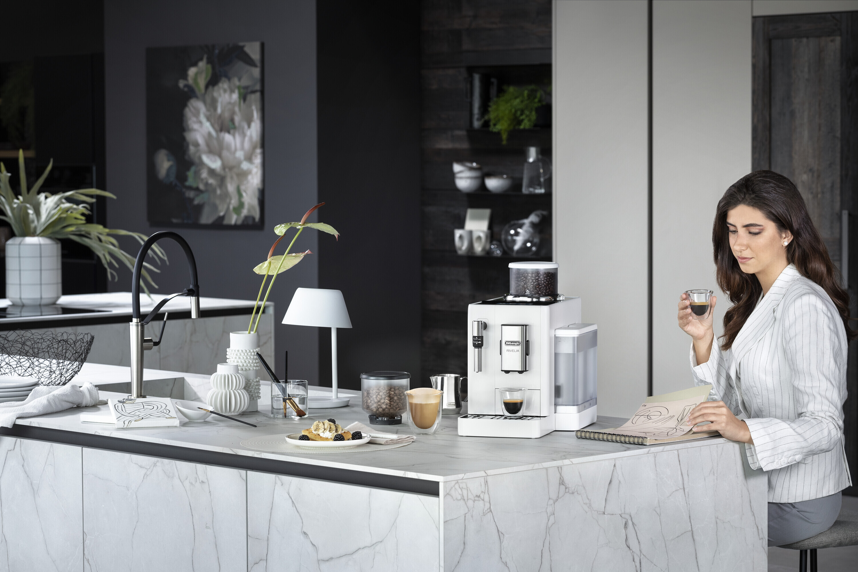 DeLonghi EXAM440.35.W Rivelia kahvikone