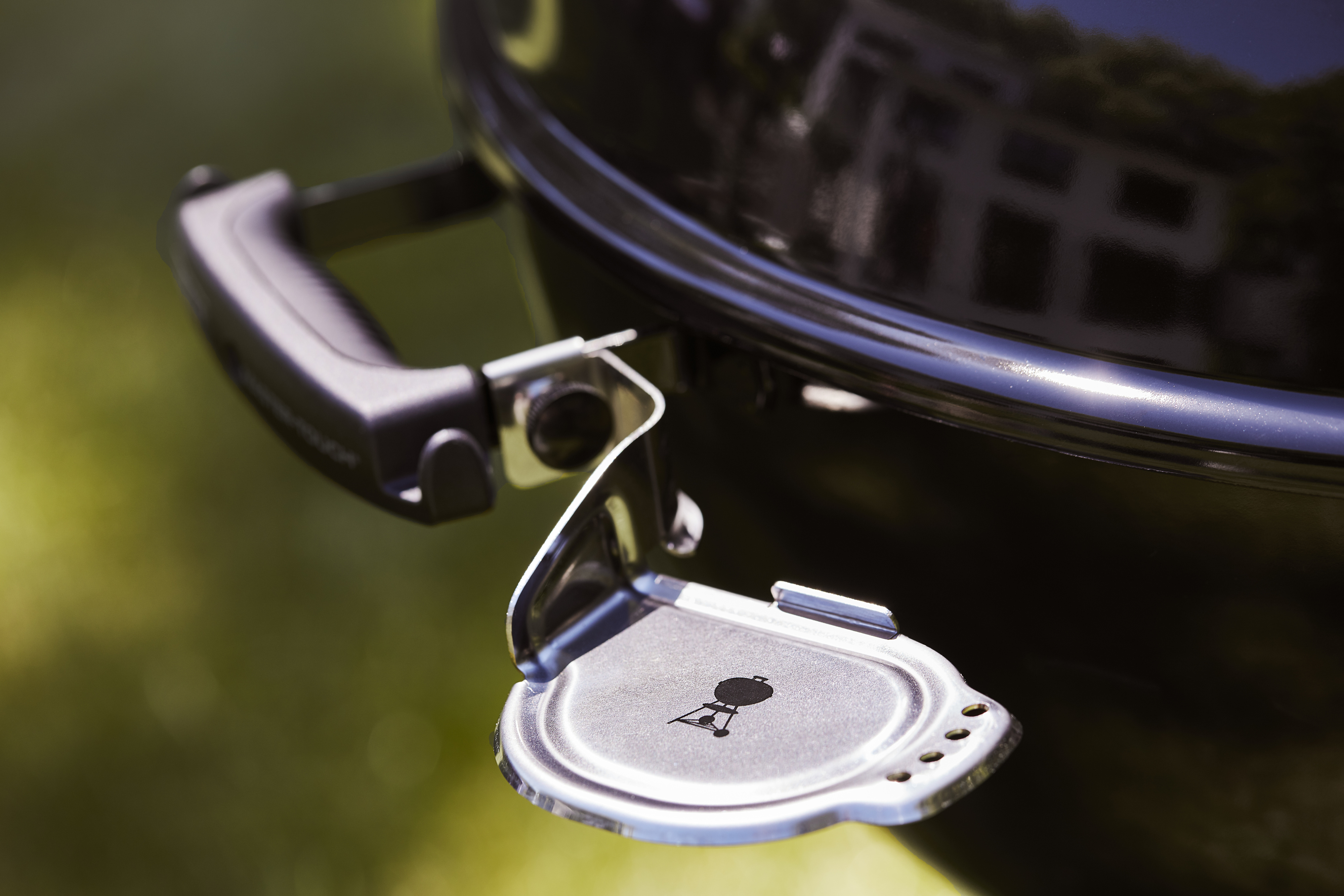 Weber Master-Touch GBS E-5750 -hiiligrilli, 57 cm, musta