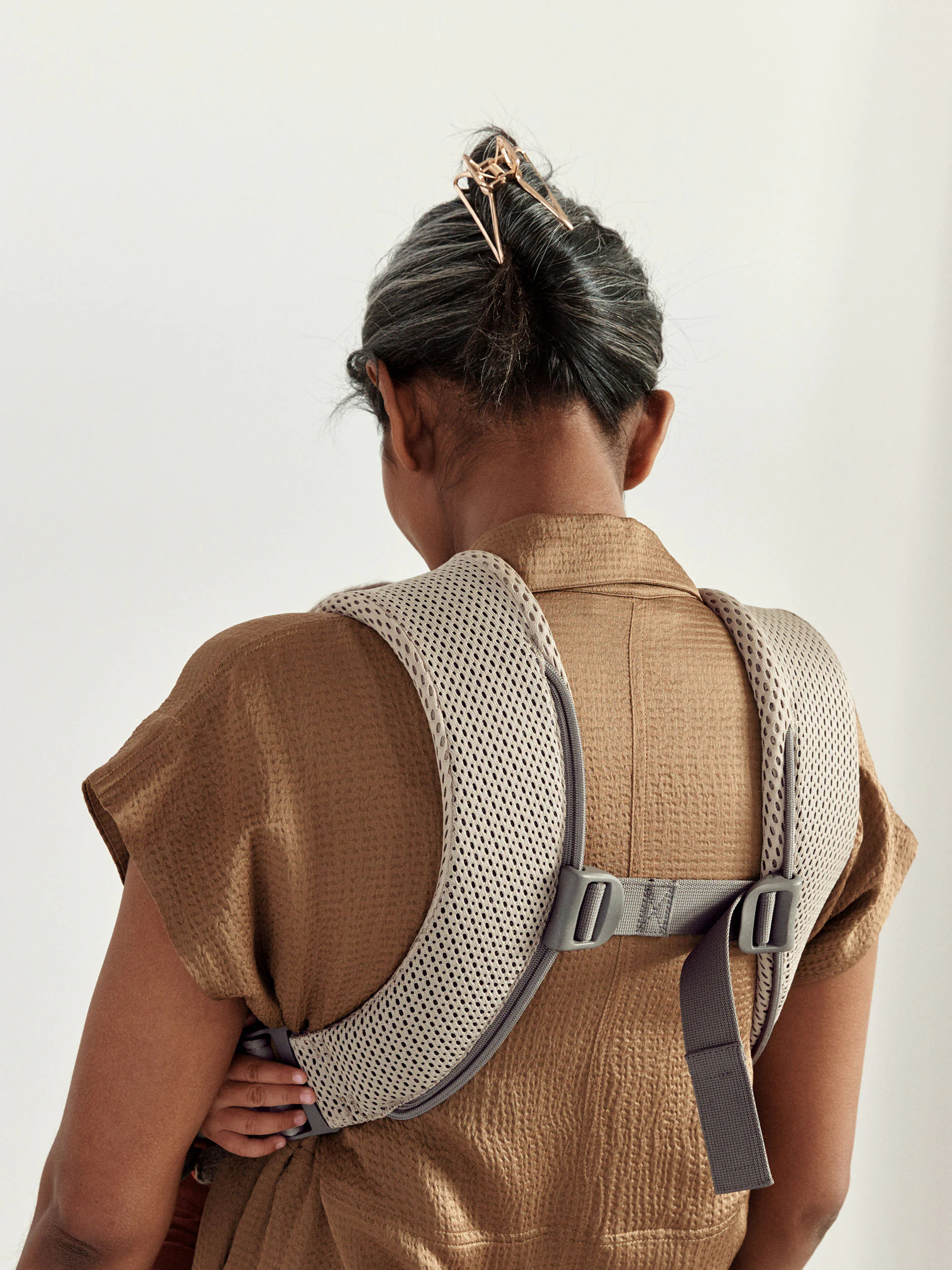 BabyBjörn Carrier One Air -kantoreppu, Grey Beige 3D Mesh