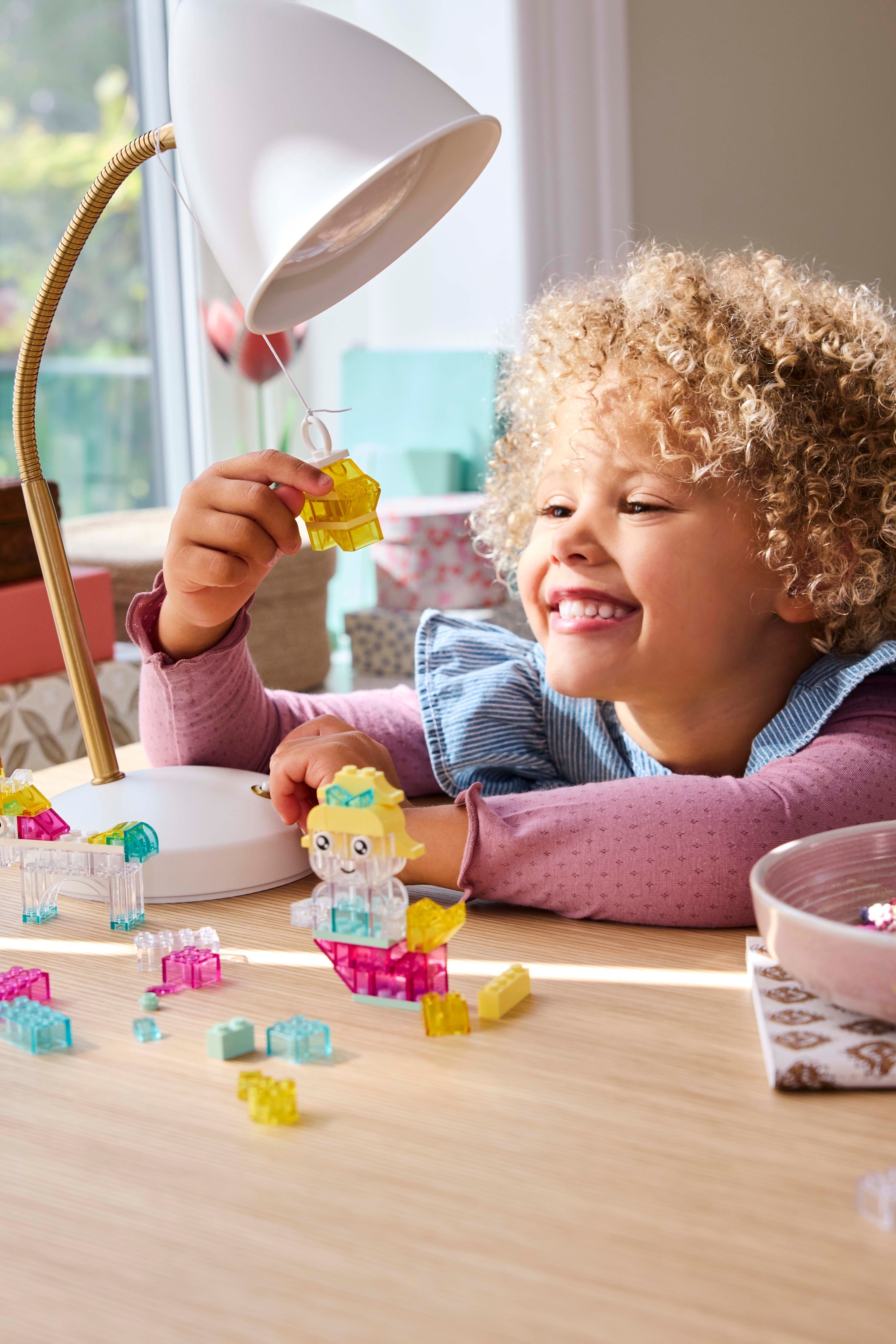 LEGO Classic 11040 – Läpinäkyvien palikoiden taikalaatikko