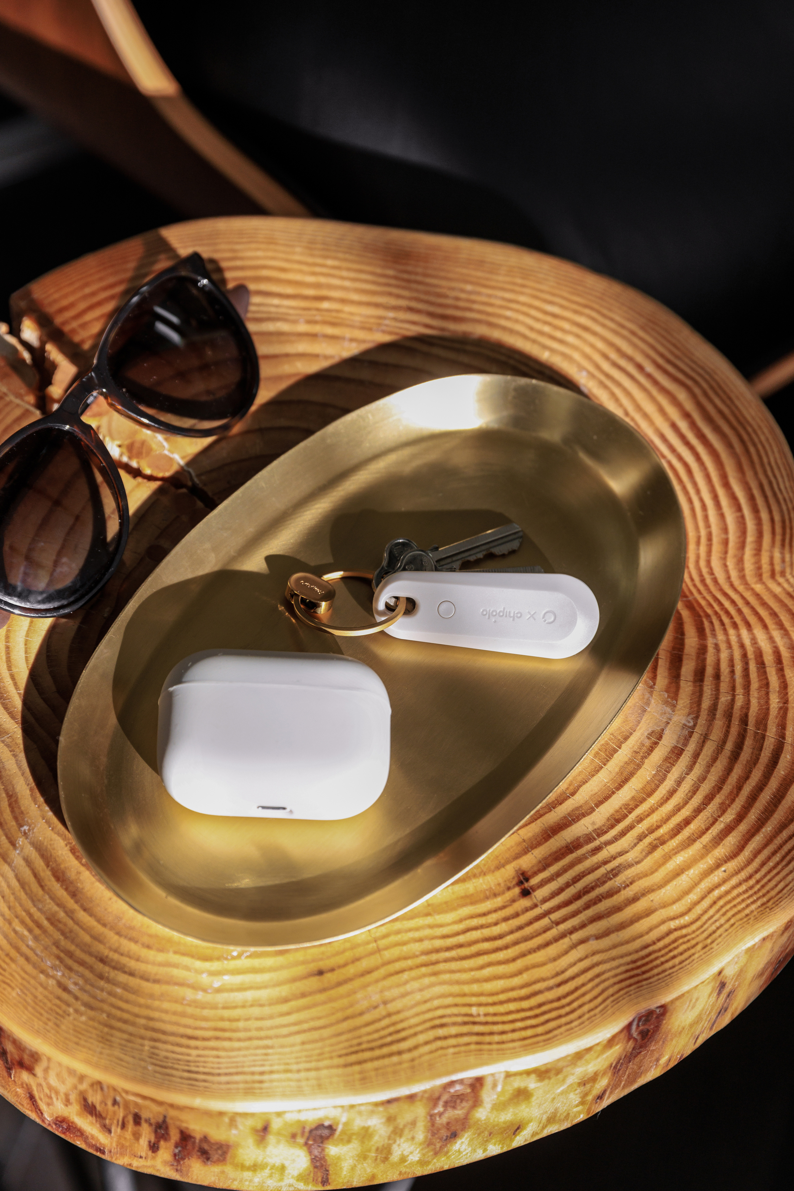 Orbitkey x Chipolo Tracker v2 -paikannuslaite, kivenharmaa