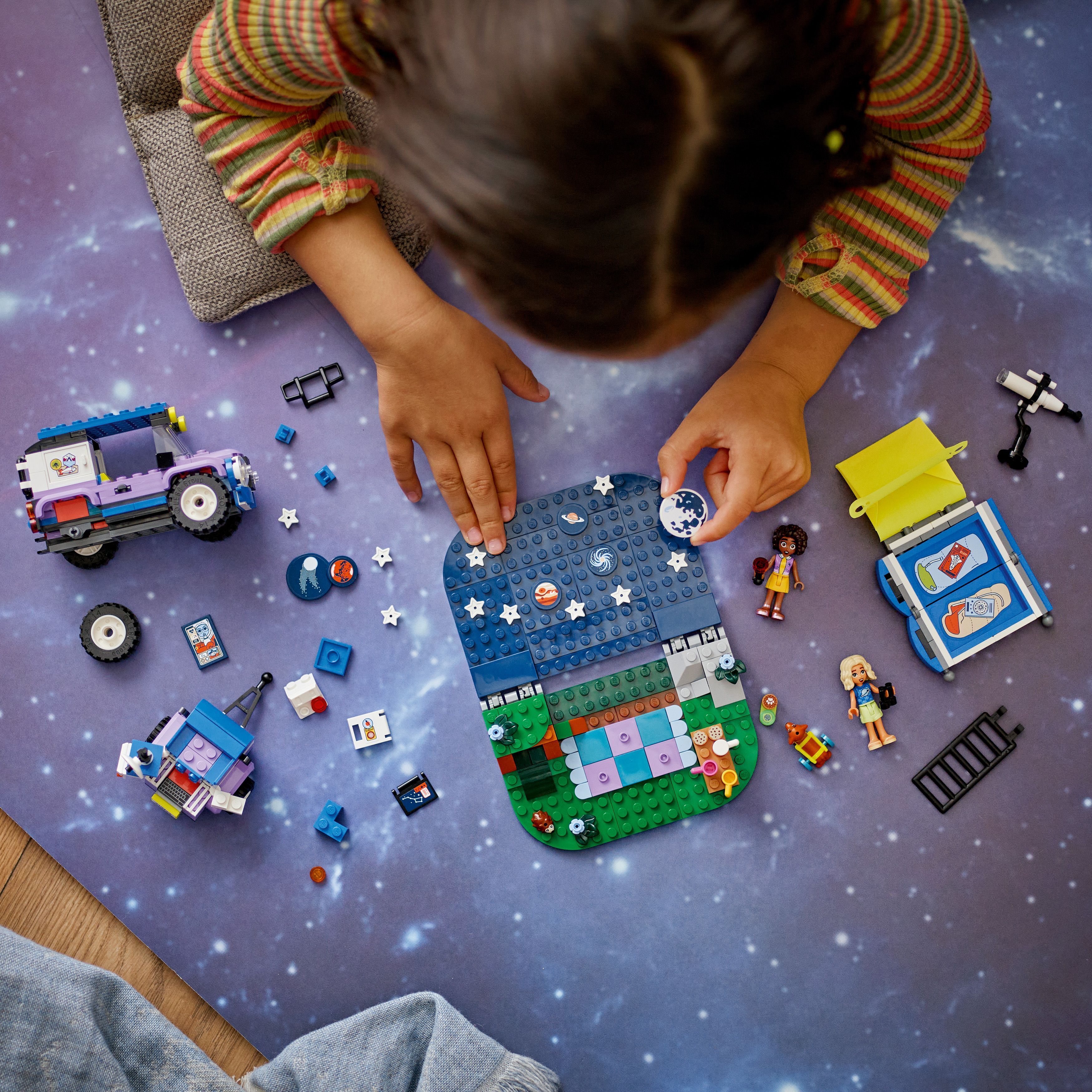 LEGO Friends 42603  - Retkeilyauto tähtien katseluun