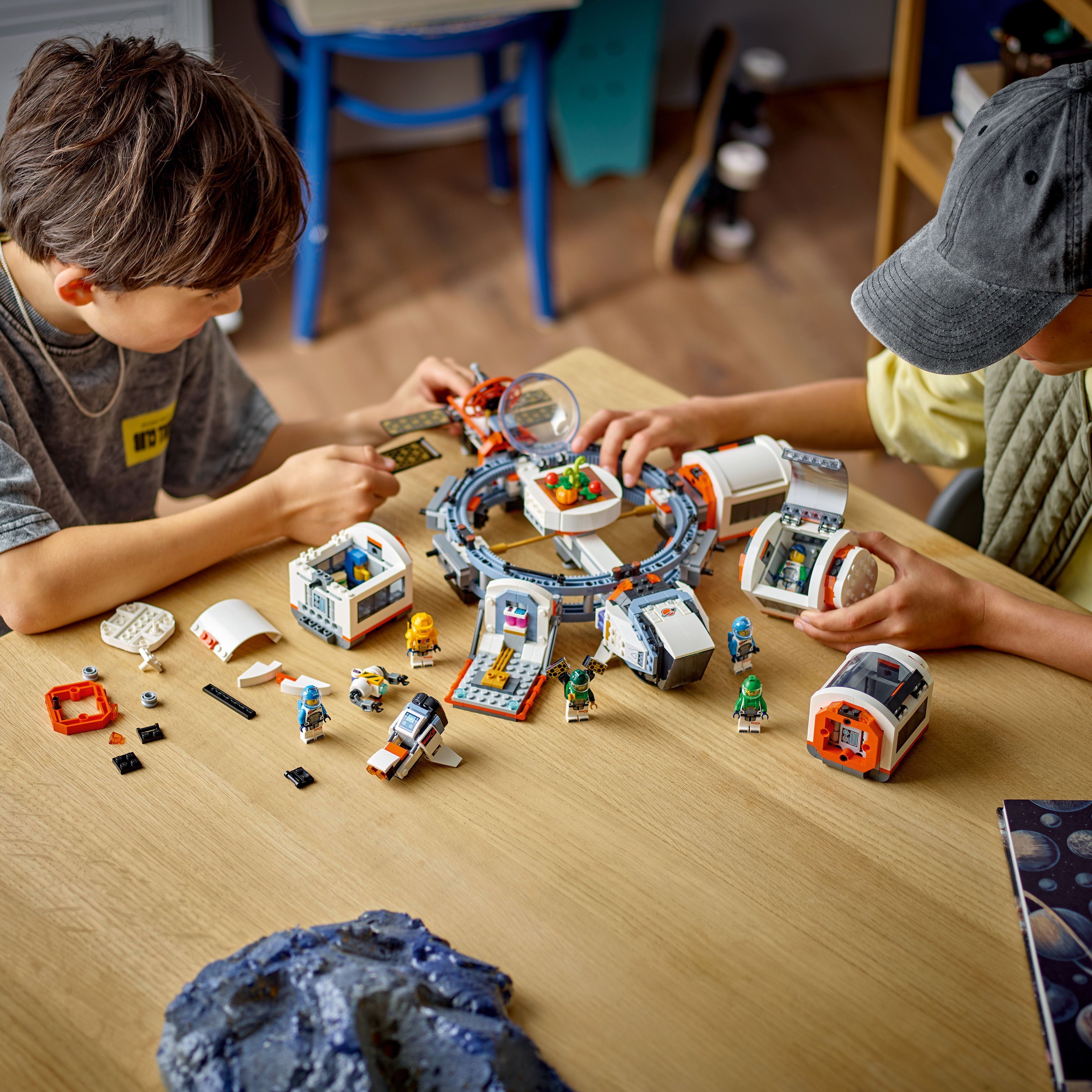 LEGO City Space 60430  - Tähtienvälisten lentojen avaruusalus