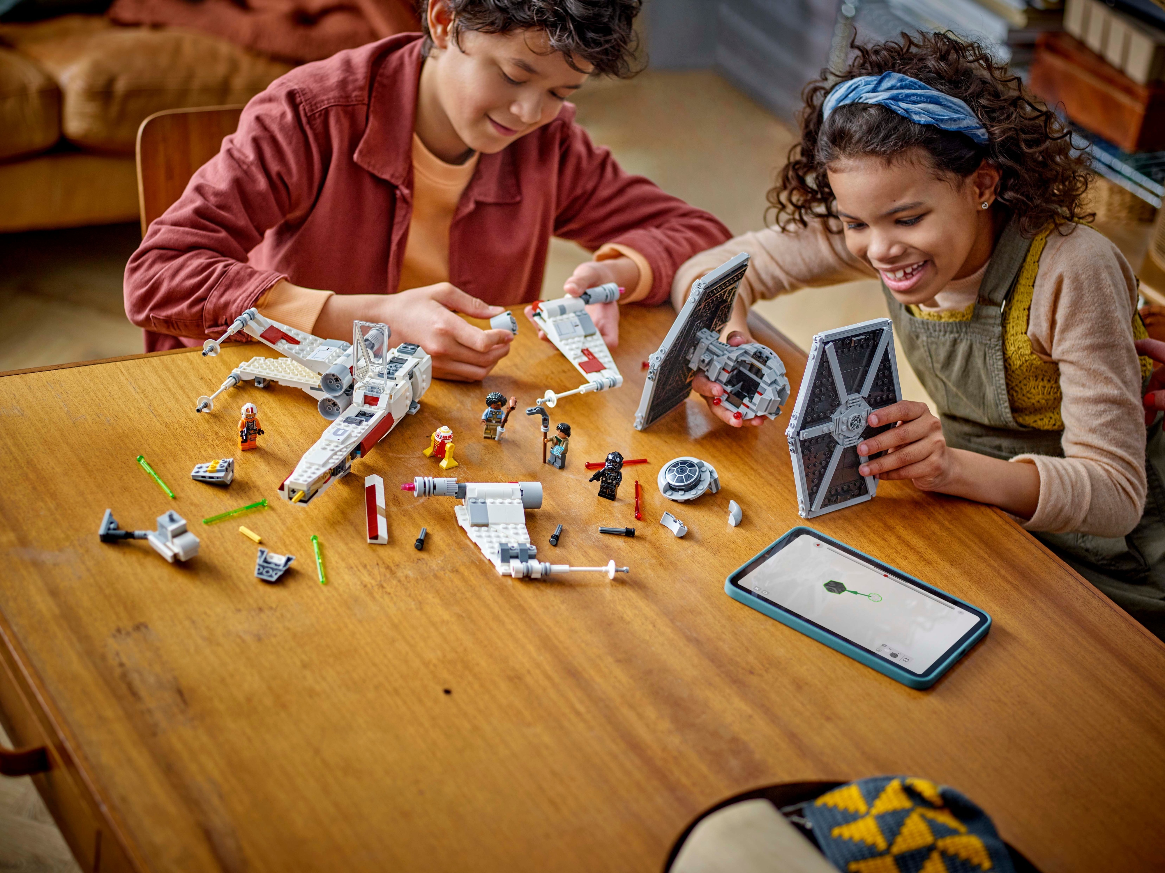 LEGO Star Wars 75393 - TIE-hävittäjä ja X-Wing – yhdistelmämalli