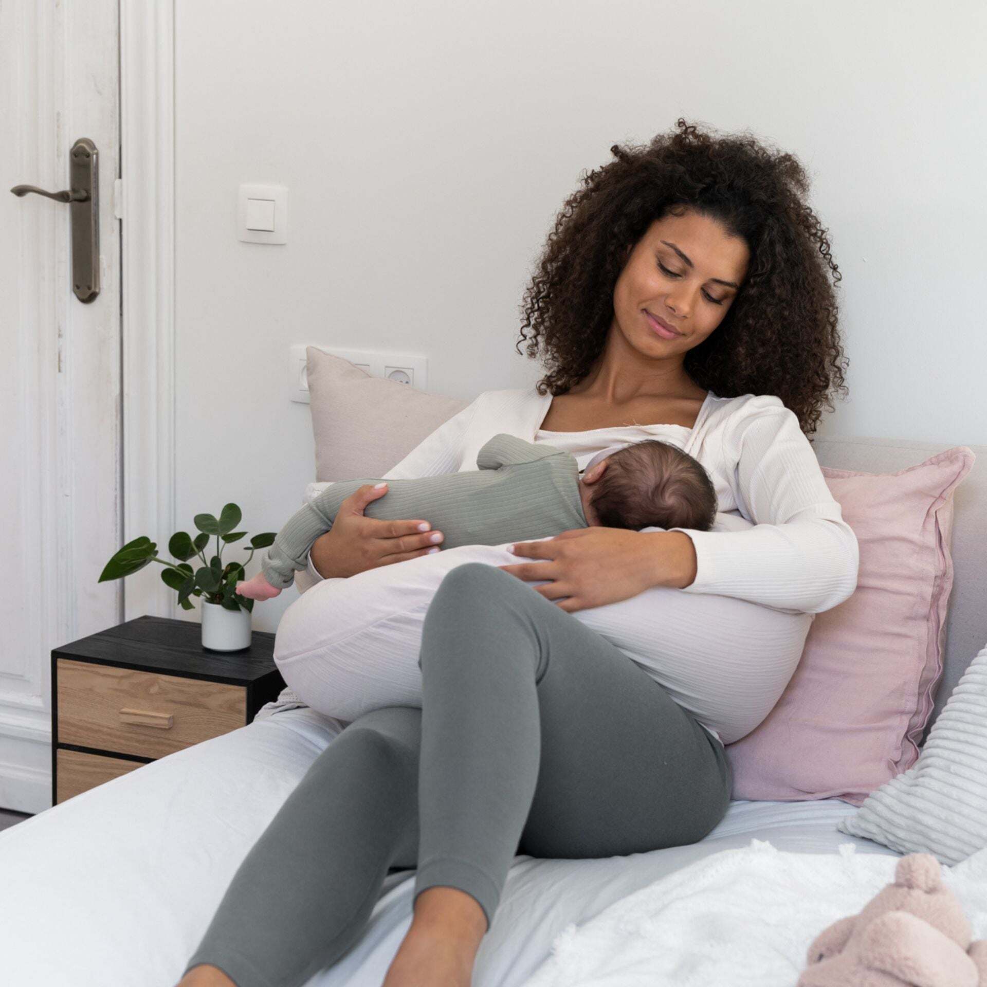 Doomoo Comfy Big -imetys- ja tukityyny, tetra almond