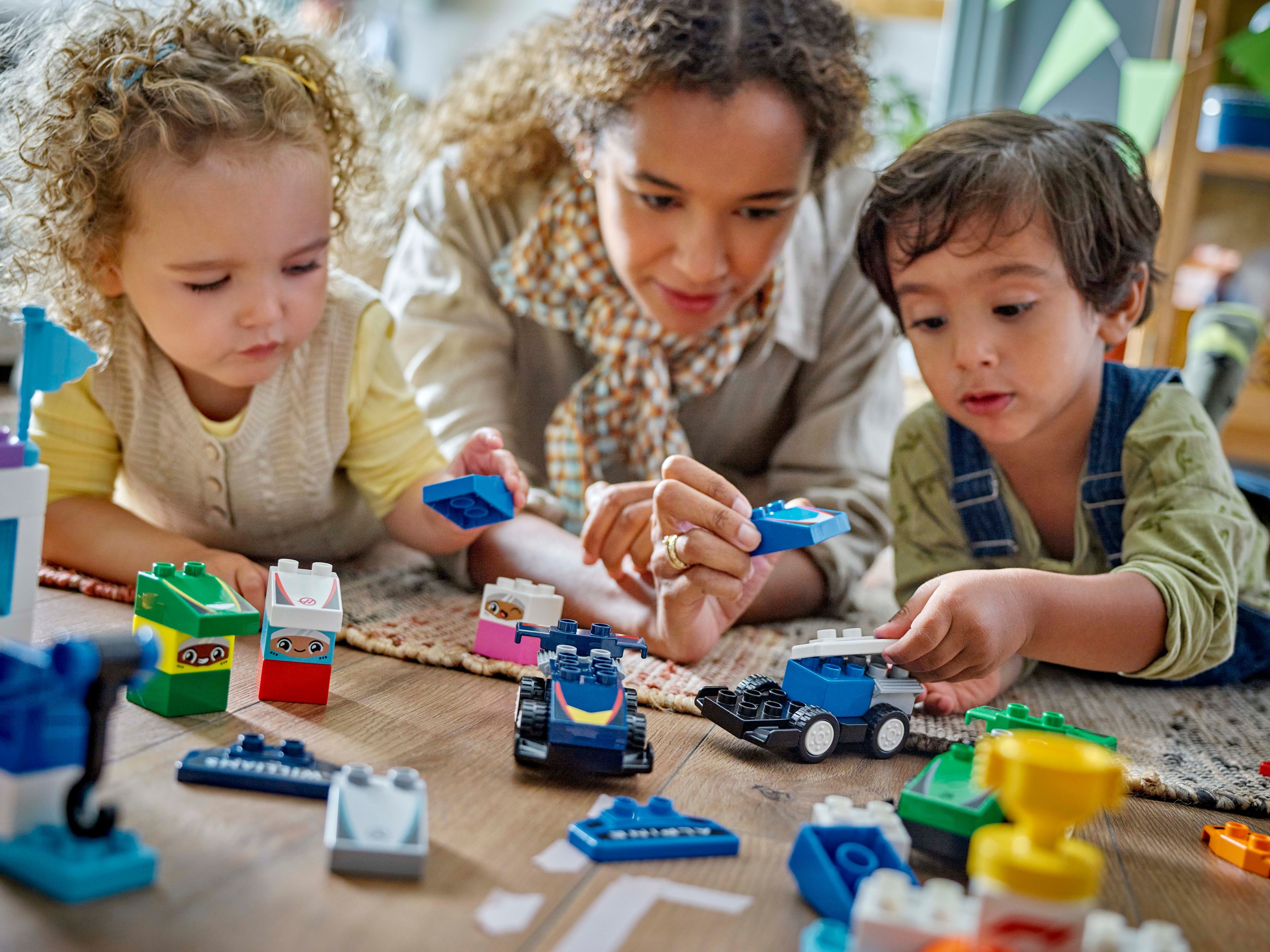 LEGO DUPLO Town 10445 – F1-tiimin kilpa-autot ja kuljettajat