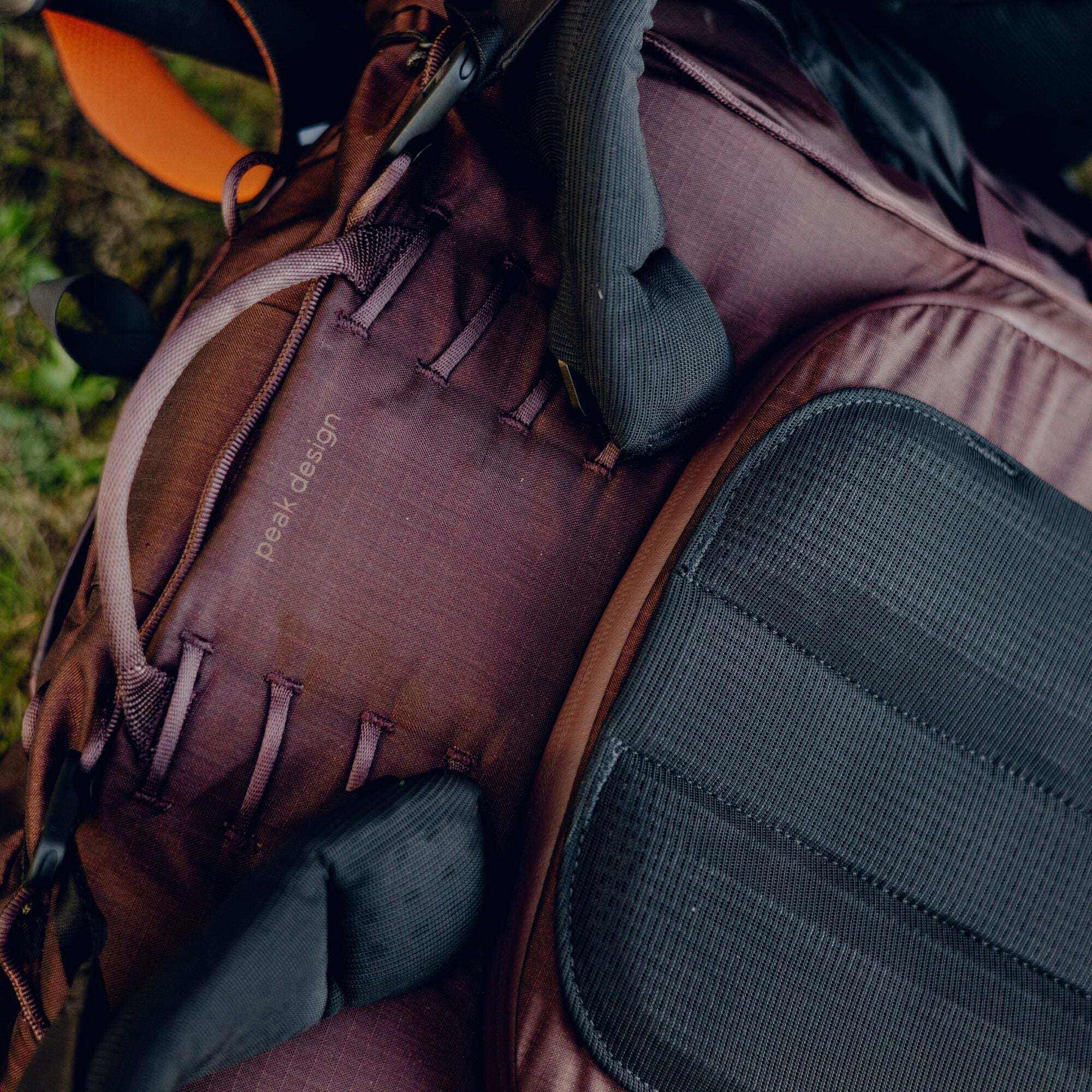Peak Design Outdoor Backpack 45L -reppu, punainen kuunpimennys