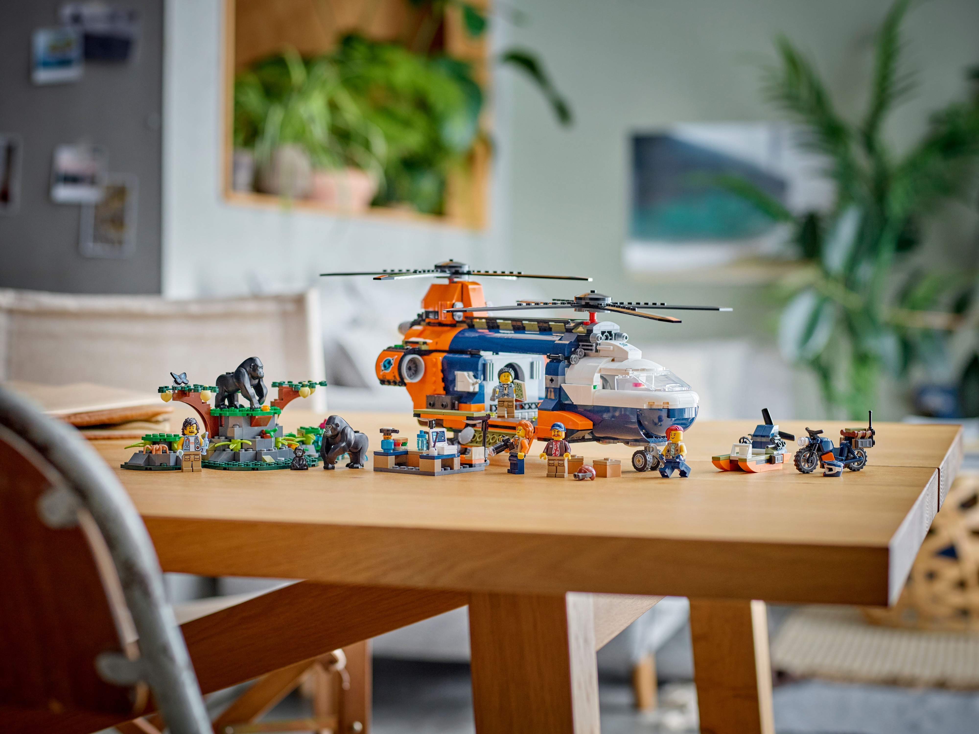 LEGO City Exploration 60437  - Viidakkotutkijan helikopteri leirissä