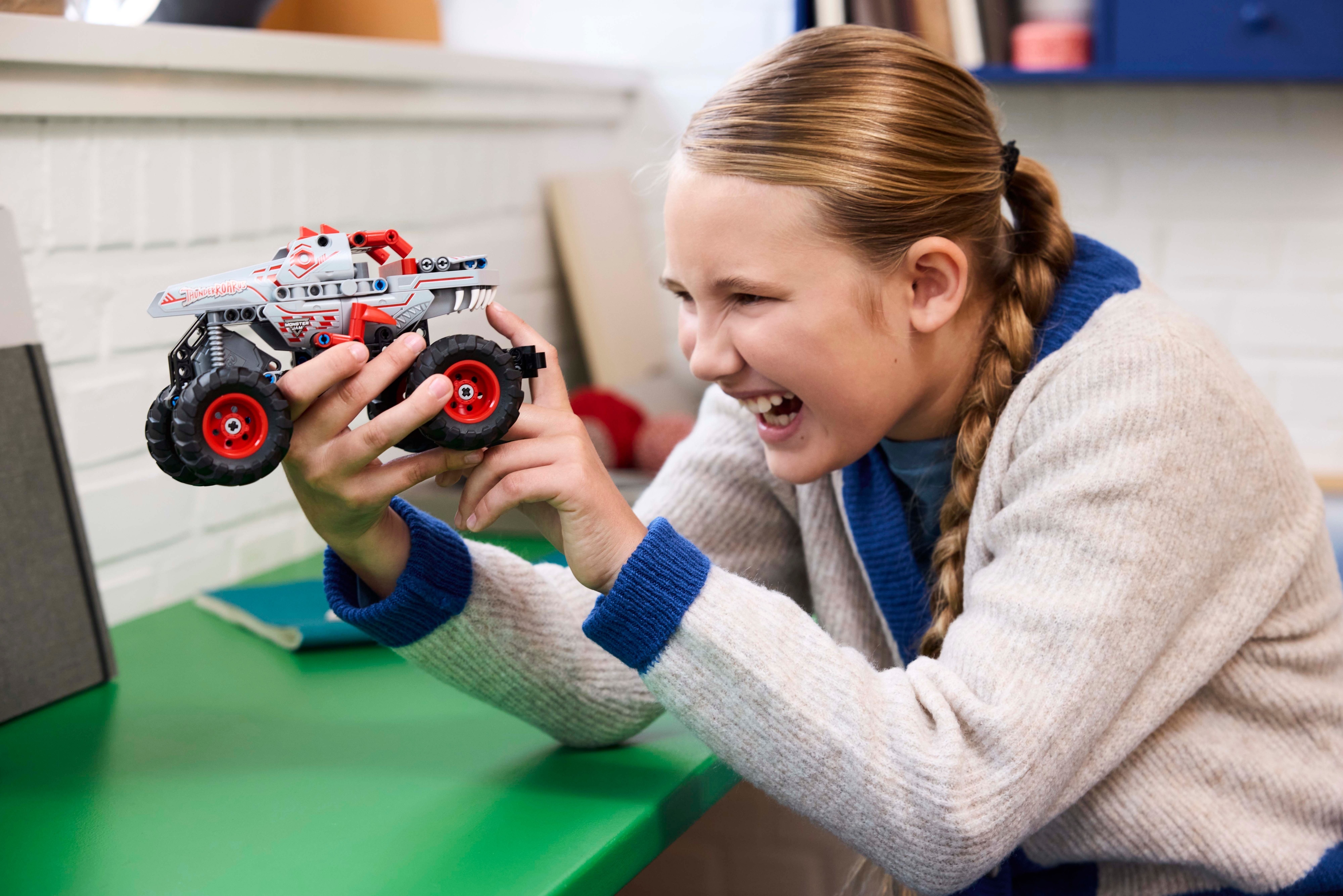 LEGO Technic 42200 – Monster Jam ThunderROARus ‑vetomoottoriauto