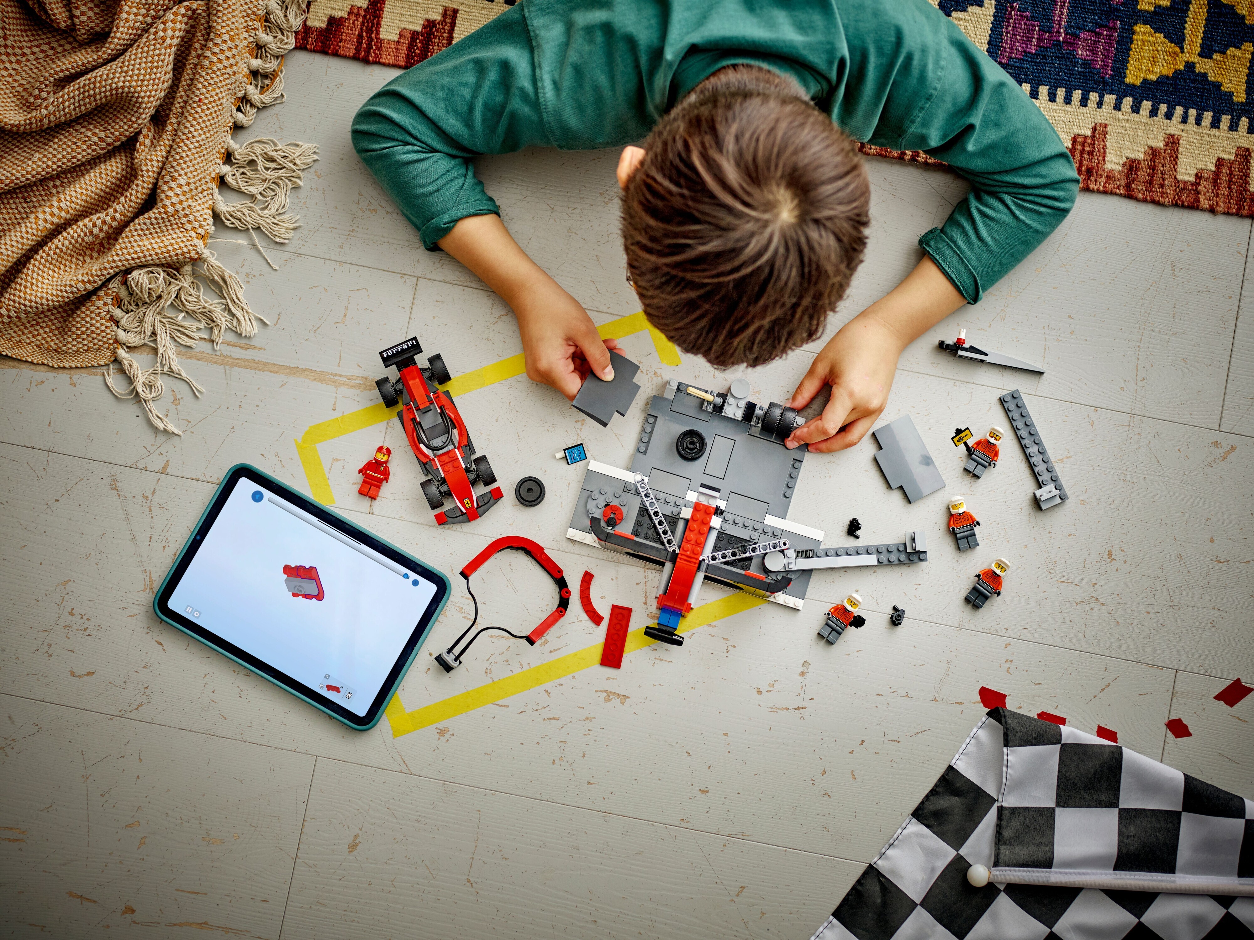 LEGO City 60443 – F1-varikkopysähdys ja varikkomiehistö sekä Ferrari-auto