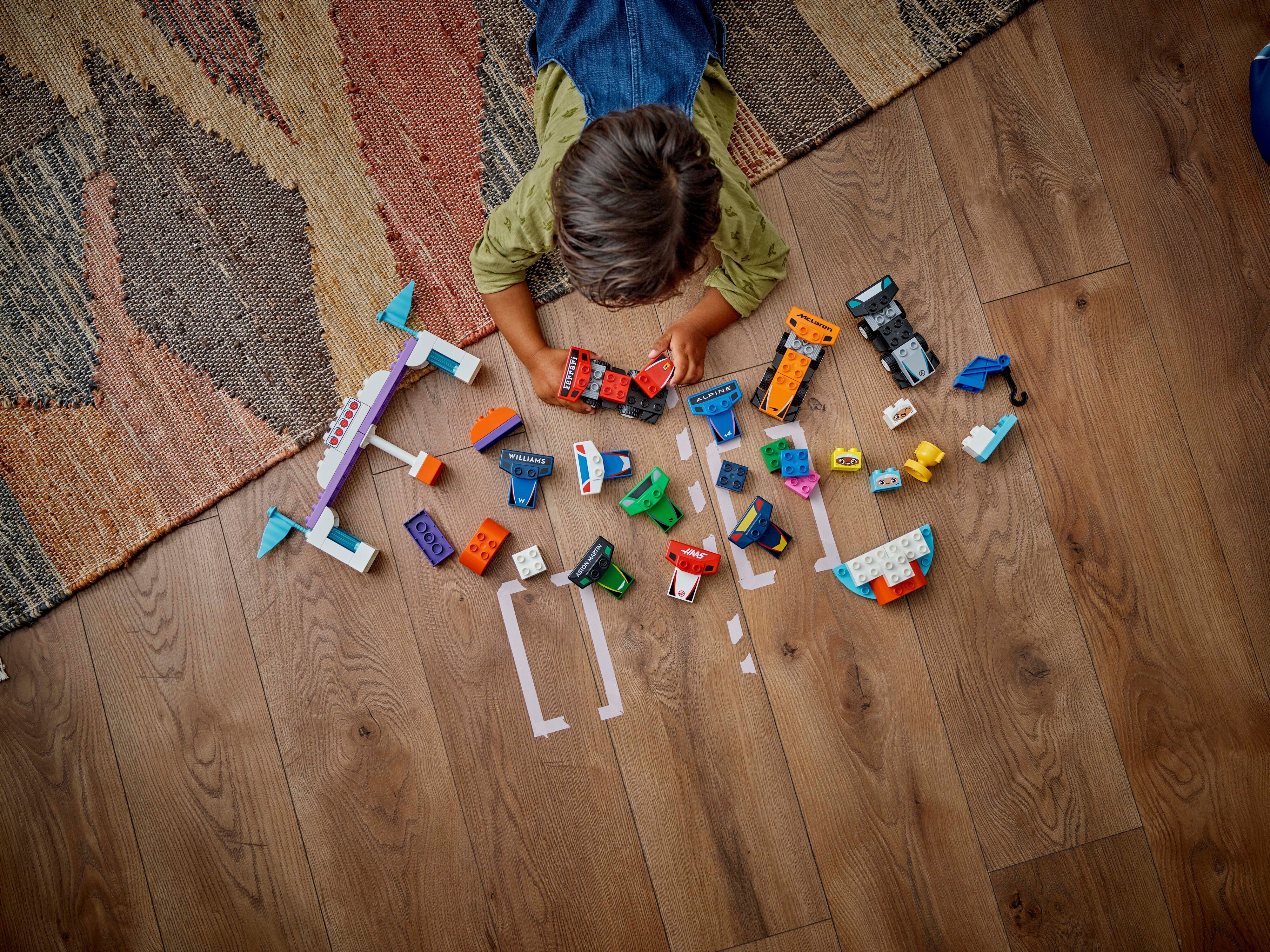 LEGO DUPLO Town 10445 – F1-tiimin kilpa-autot ja kuljettajat