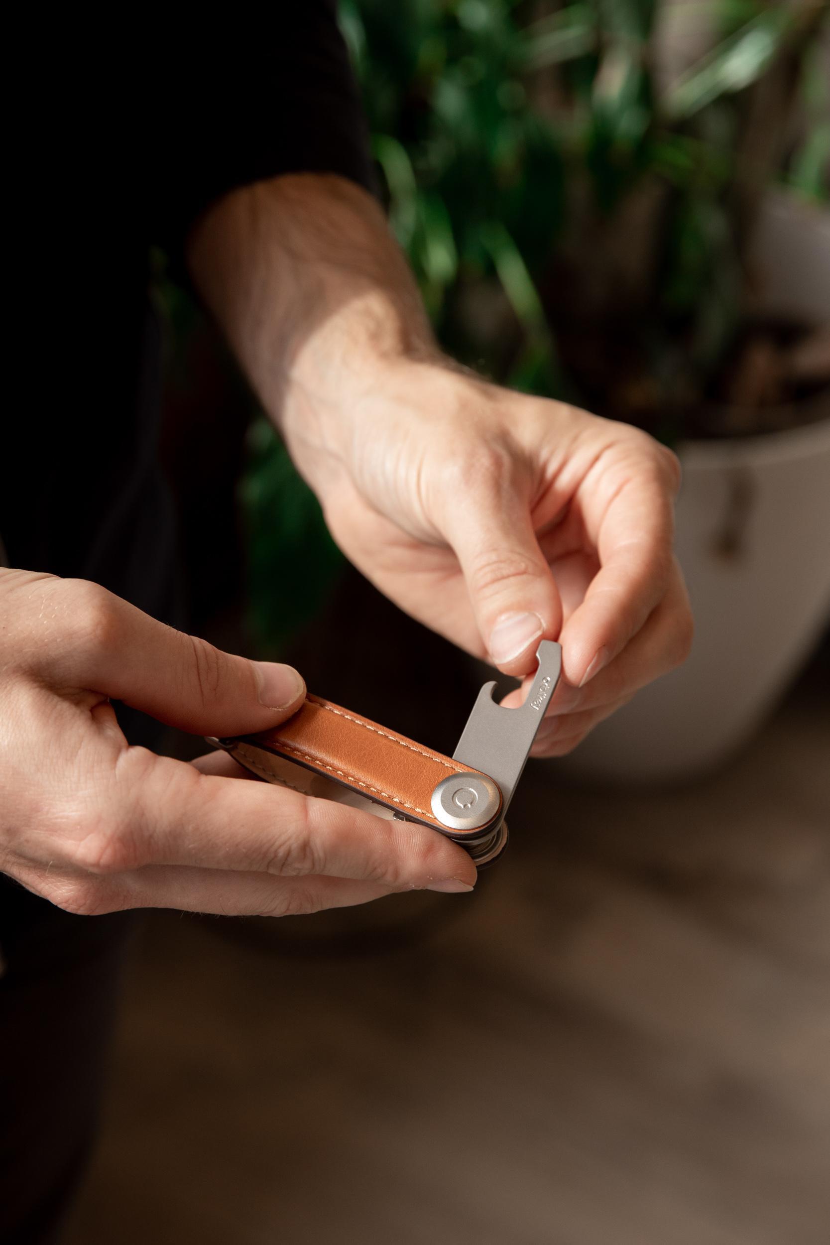 Orbitkey Bottle Opener -pullonavaaja
