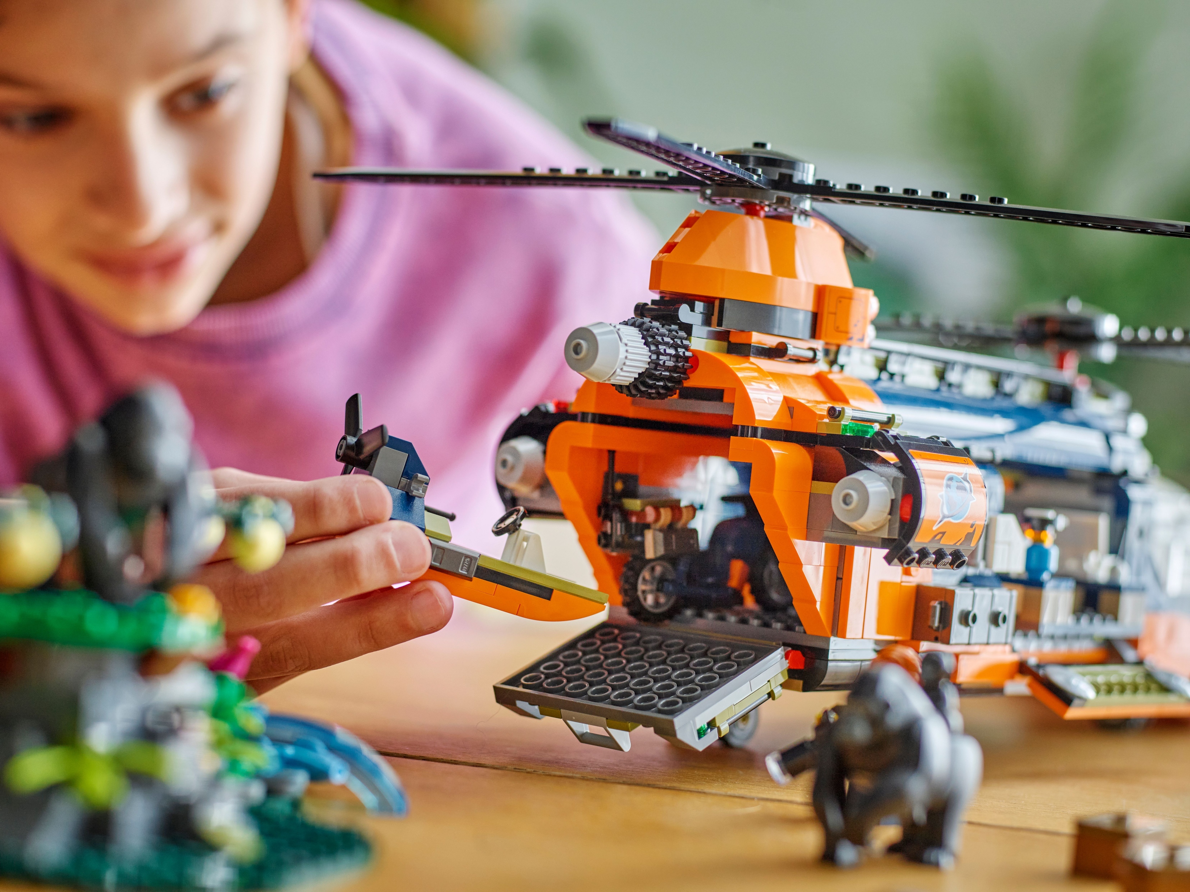 LEGO City Exploration 60437  - Viidakkotutkijan helikopteri leirissä