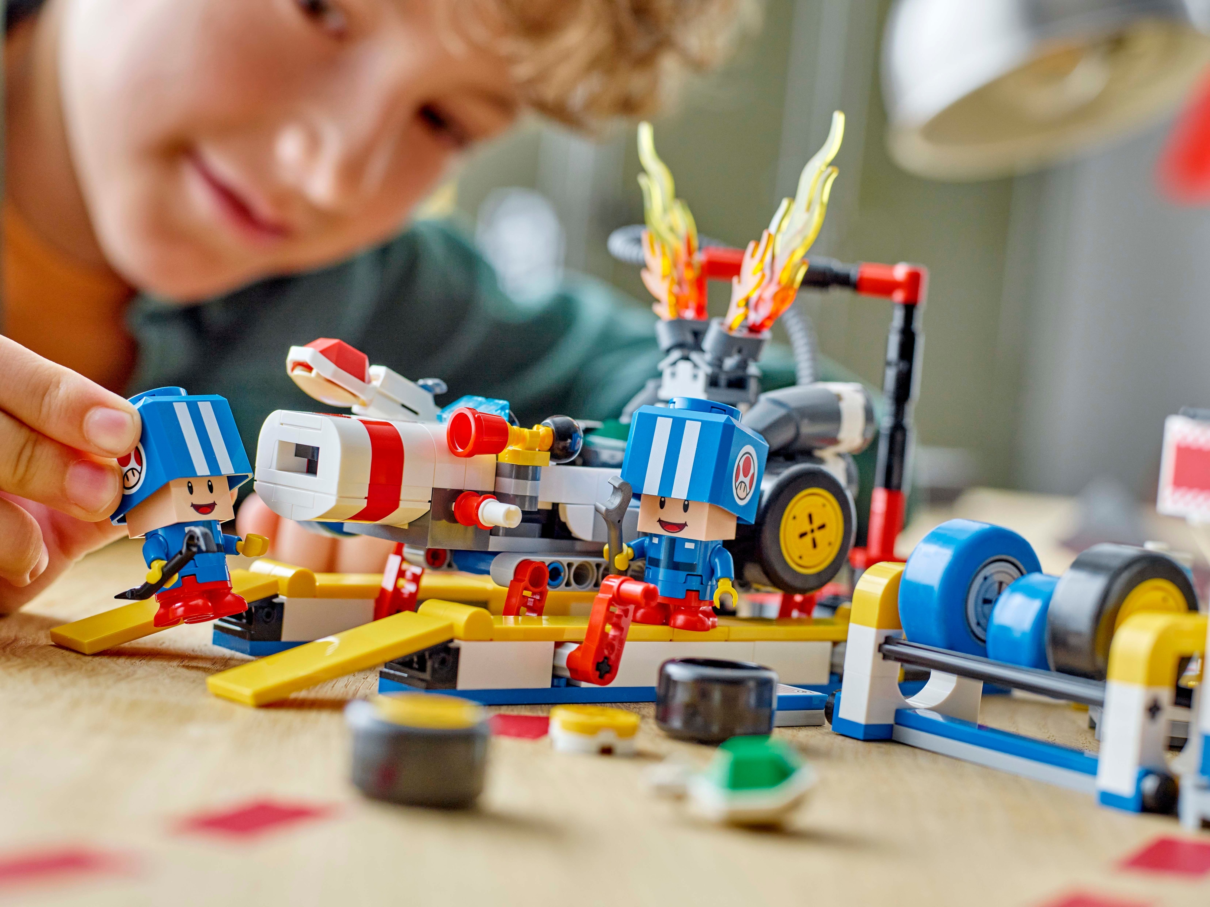 LEGO Super Mario 72035 – Mario Kart Toadin talli