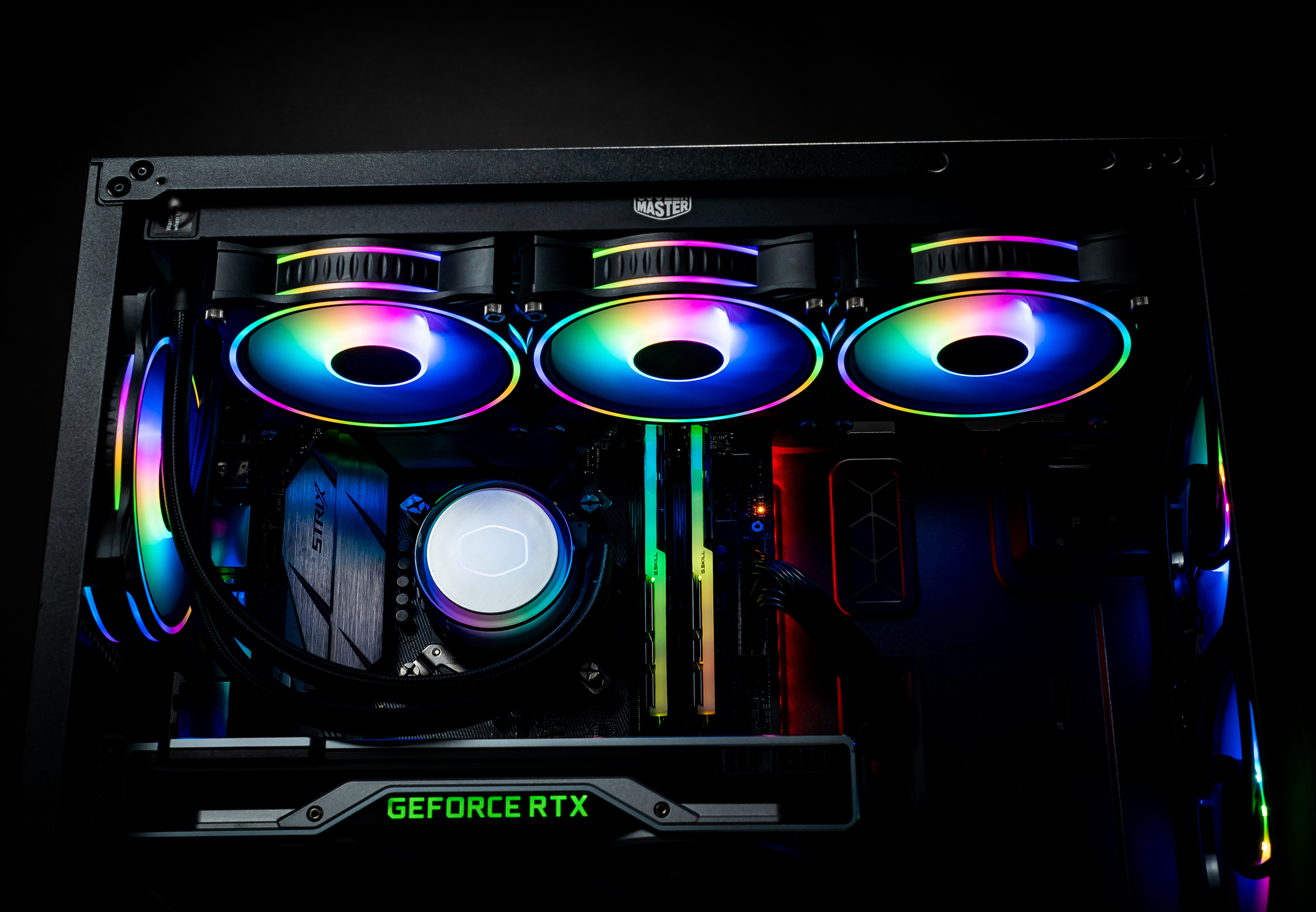 Cooler Master MasterLiquid ML360 Illusion -nestejäähdytysjärjestelmä