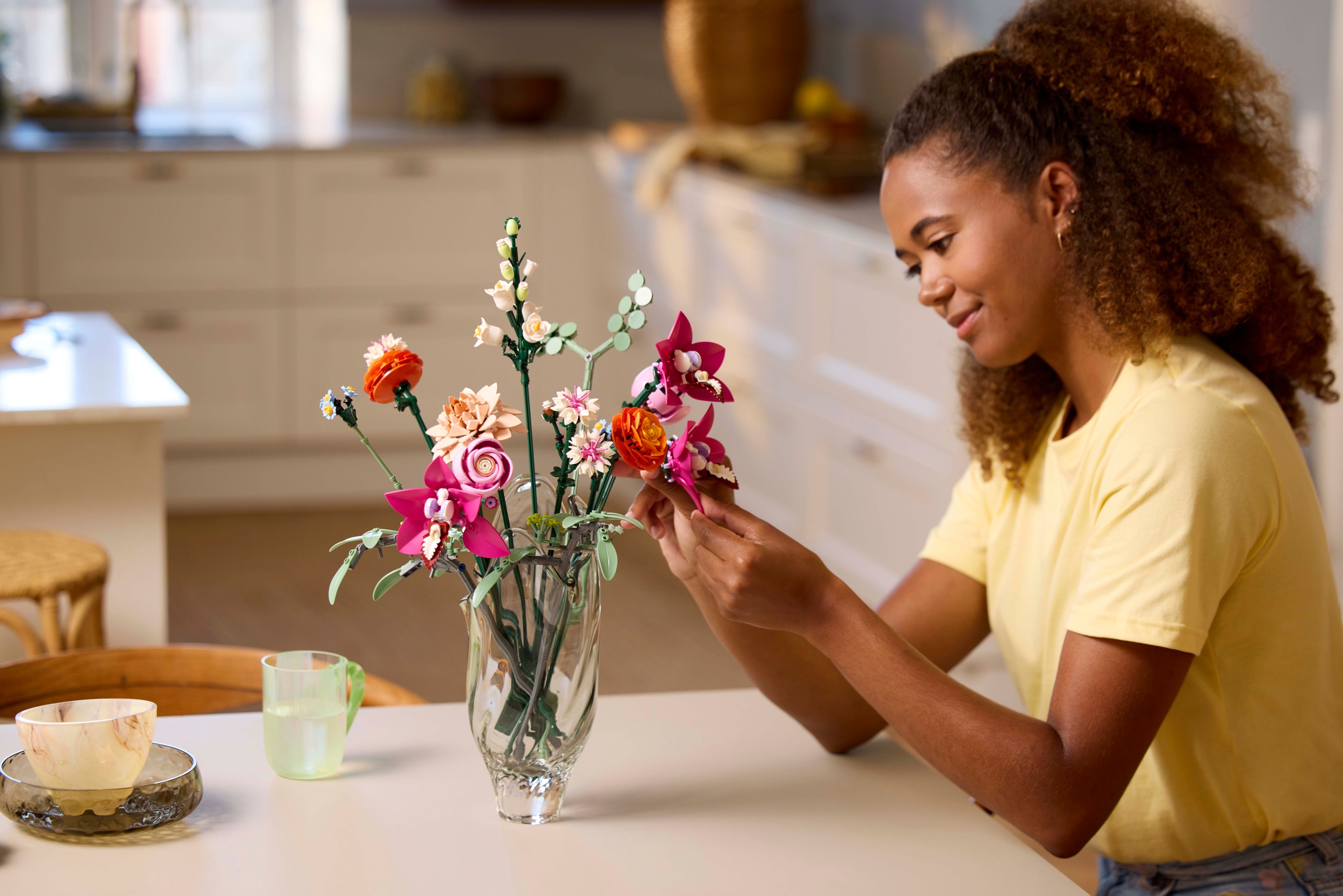 LEGO Botanicals 10342 – Kaunis vaaleanpunainen kukkakimppu