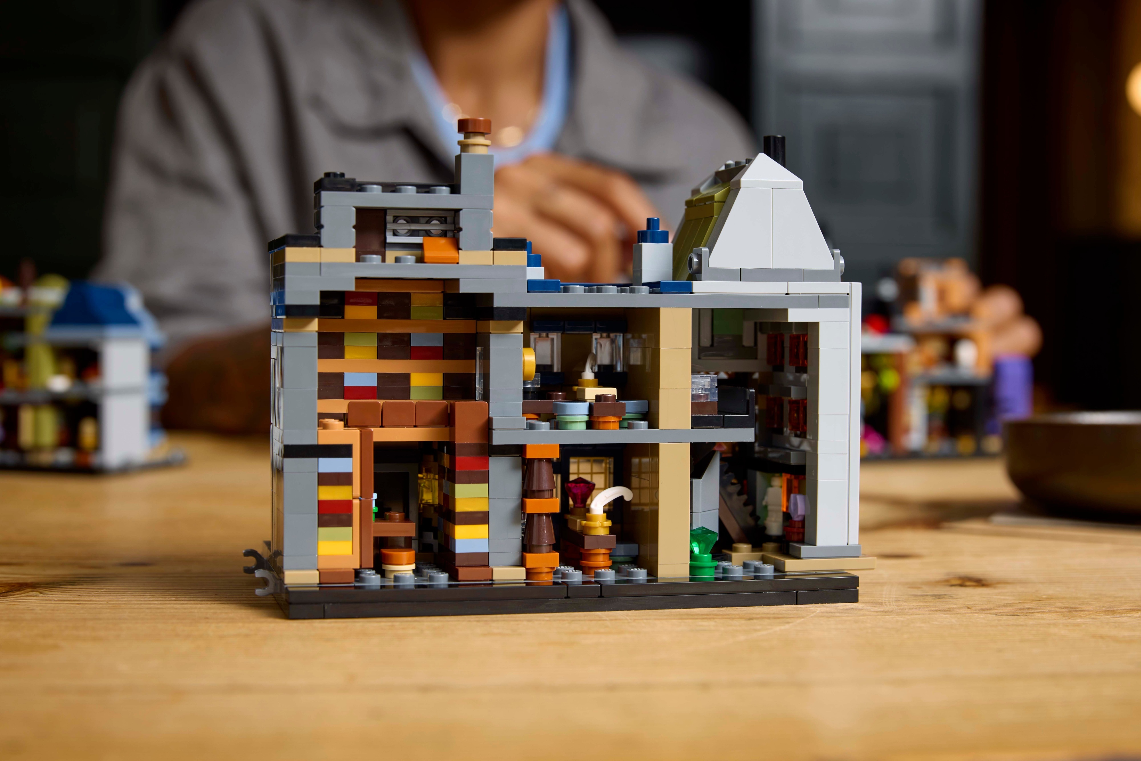 LEGO Harry Potter 76444 – Viistokujan velhokaupat