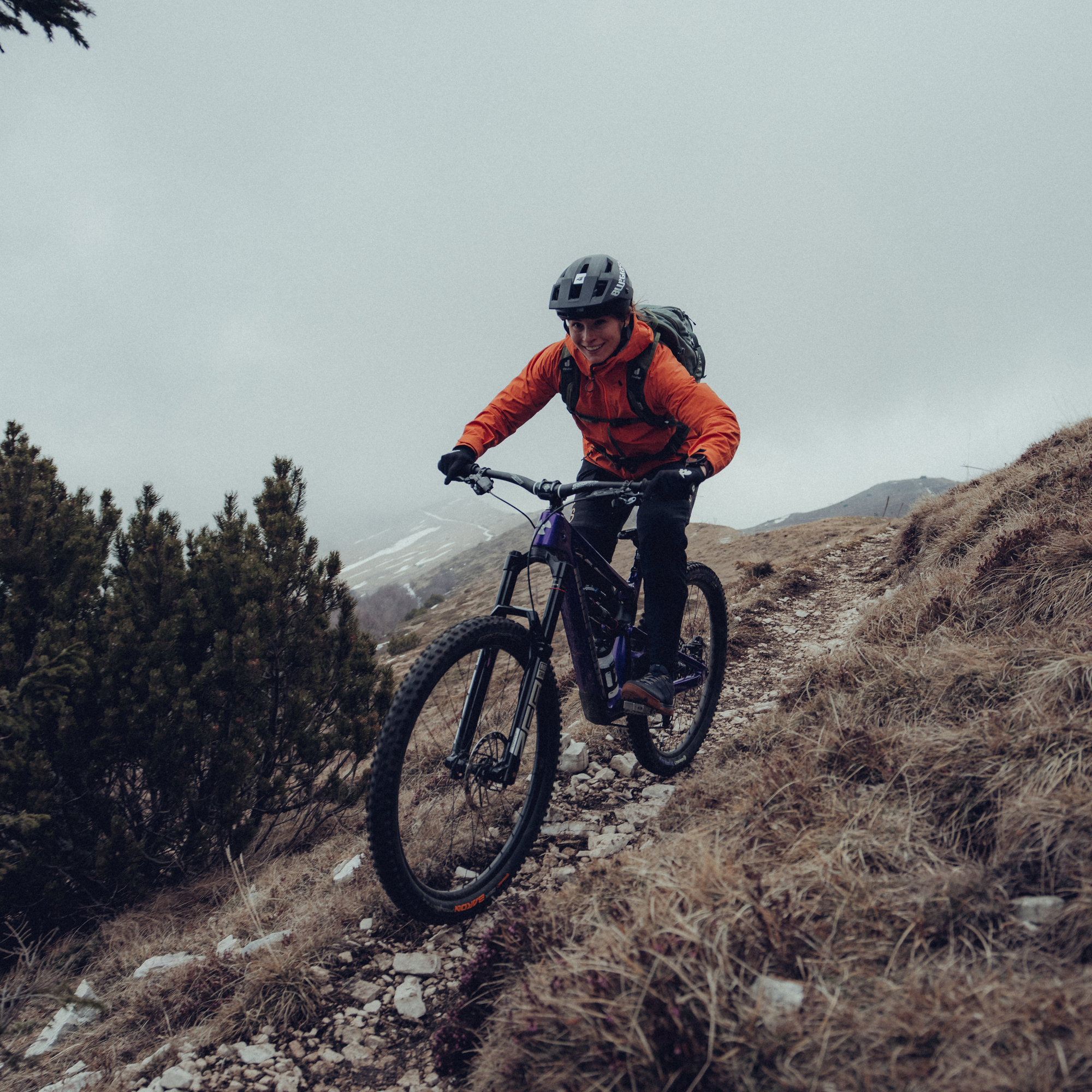 Suunto Vertical -urheilukello, Black Ruby