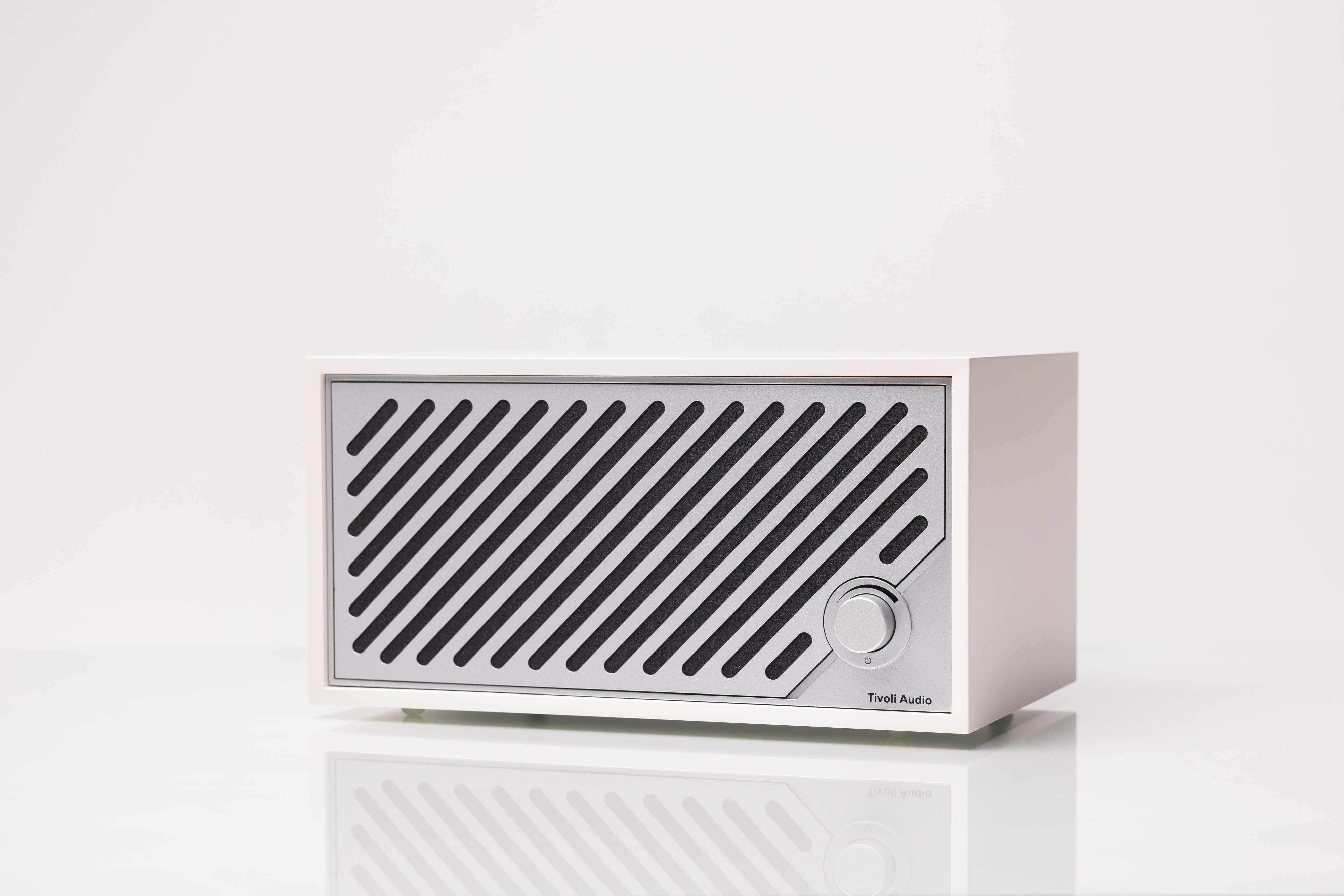 Tivoli Audio Model Two Digital WiFi/Bluetooth-kaiutin, valkoinen