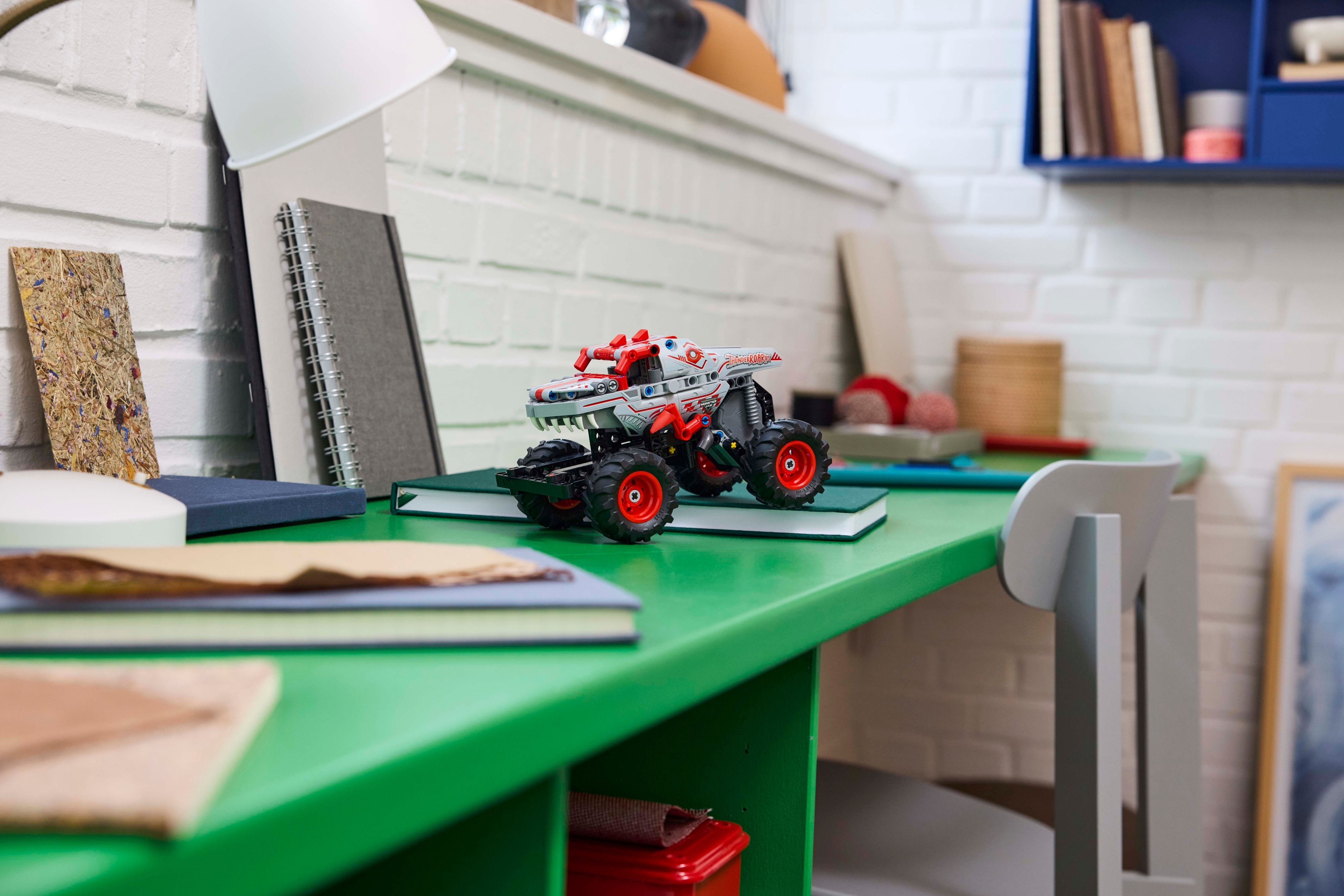 LEGO Technic 42200 – Monster Jam ThunderROARus ‑vetomoottoriauto