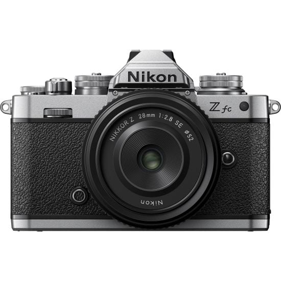 Nikon Z fc -järjestelmäkamera + 28 mm f2.8 SE -objektiivi