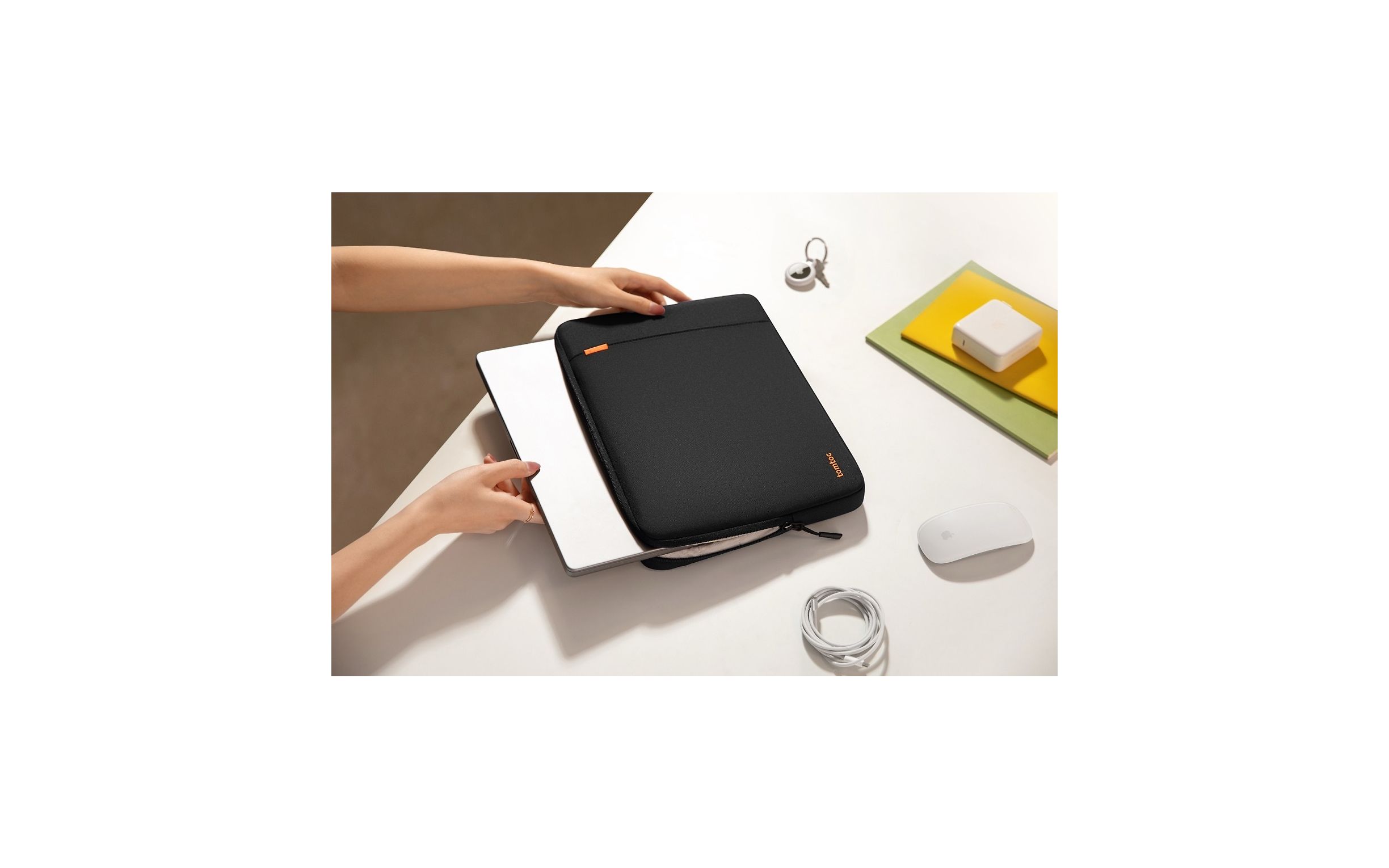 tomtoc Defender A13 13″ sülearvuti kaitsetasku ja tarvikukott, must