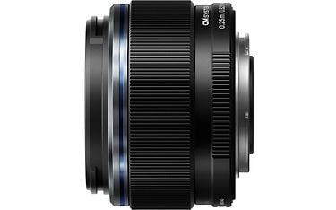 om system m.zuiko digital ed 25mm f1.8 ii objektiivi oikealta