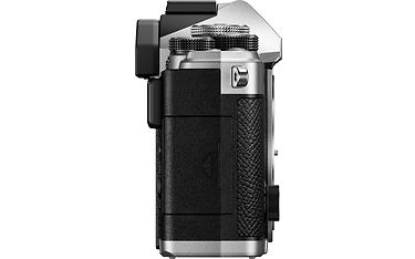 OM System OM-3 runko oikealta