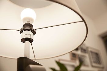 Philips SceneSwitch 14 W lämmin valkoinen LED-älylamppu sisäänrakennetulla himmennystoiminnolla, E27-kantaan, kuva 5