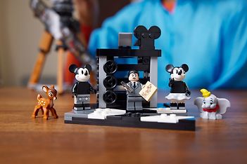 LEGO Disney Classic 43230 - Walt Disneylle omistettu kamera, kuva 7