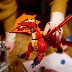 LEGO Ideas 21348  - Dungeons & Dragons: Punaisen lohikäärmeen taru, kuva 8