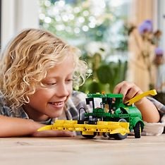 LEGO Technic 42168  - John Deere 9700 Forage Harvester, kuva 4