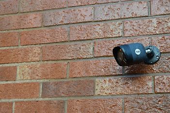 Yale Smart Home CCTV Kit -valvontajärjestelmä kahdella langallisella kameralla, kuva 4