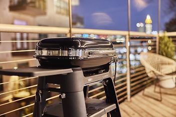 Weber Lumin Compact -sähkögrilli jalustalla, kuva 17