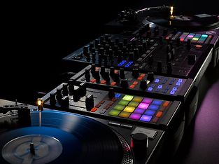 Native Instruments Traktor Kontrol F1 DJ-ohjain, kuva 4