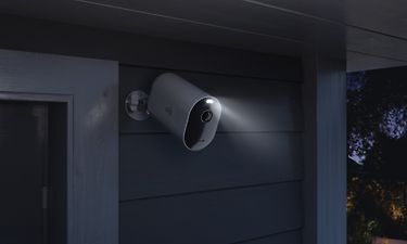 Arlo Pro 4 XL Spotlight -valvontakamera, 2K QHD, valkoinen, kuva 3