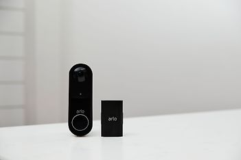 Arlo Essential Video Doorbell -video-ovikello, musta, kuva 2
